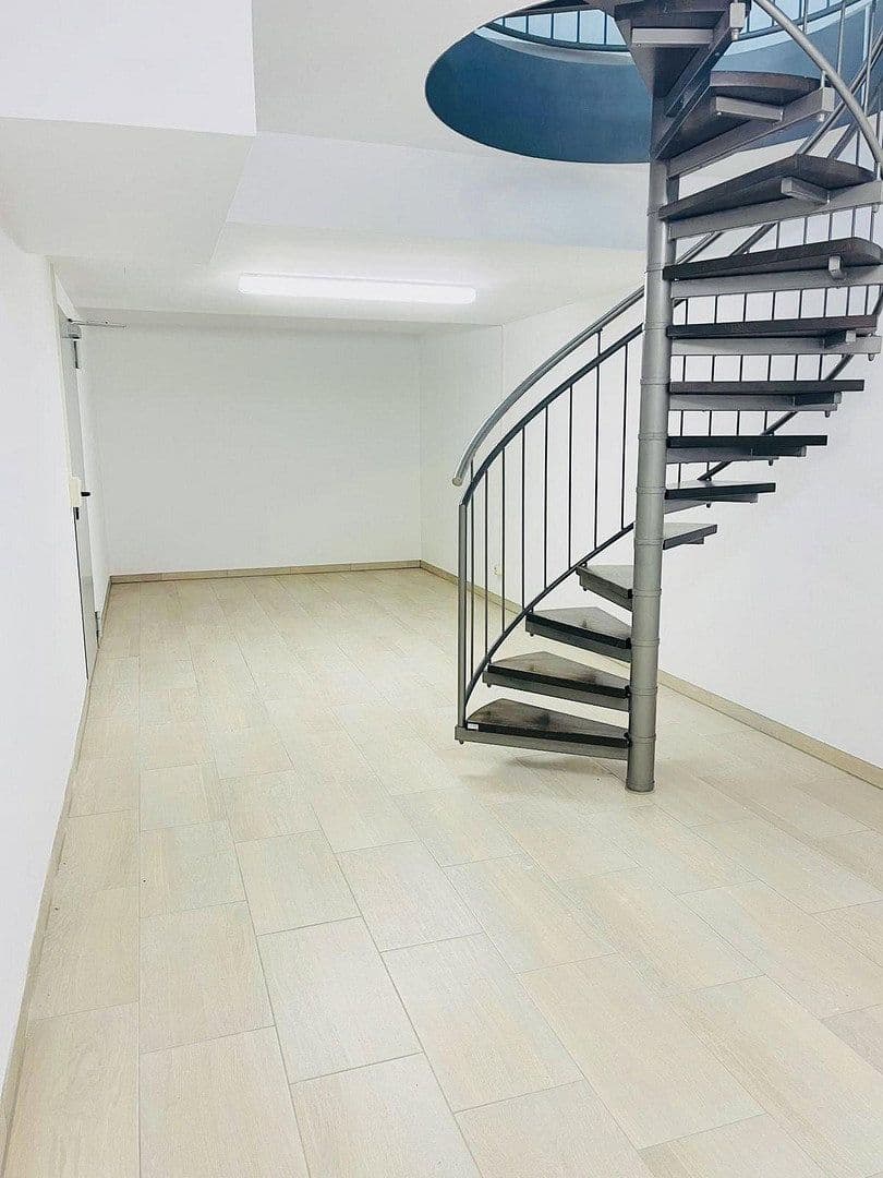 Prodej nebytového prostoru 109 m², Würmtalstraße 2b, München, Bavorsko Prodej nebytového prostoru 109 m², Würmtalstraße 2b, München, Bavorsko