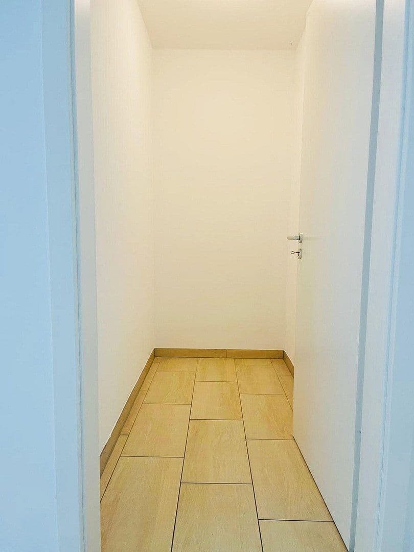 Prodej nebytového prostoru 109 m², Würmtalstraße 2b, München, Bavorsko Prodej nebytového prostoru 109 m², Würmtalstraße 2b, München, Bavorsko