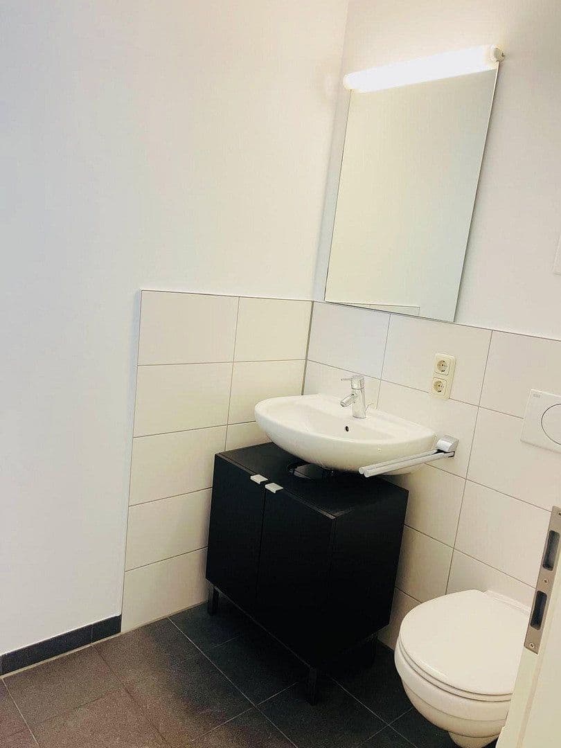 Prodej nebytového prostoru 109 m², Würmtalstraße 2b, München, Bavorsko Prodej nebytového prostoru 109 m², Würmtalstraße 2b, München, Bavorsko