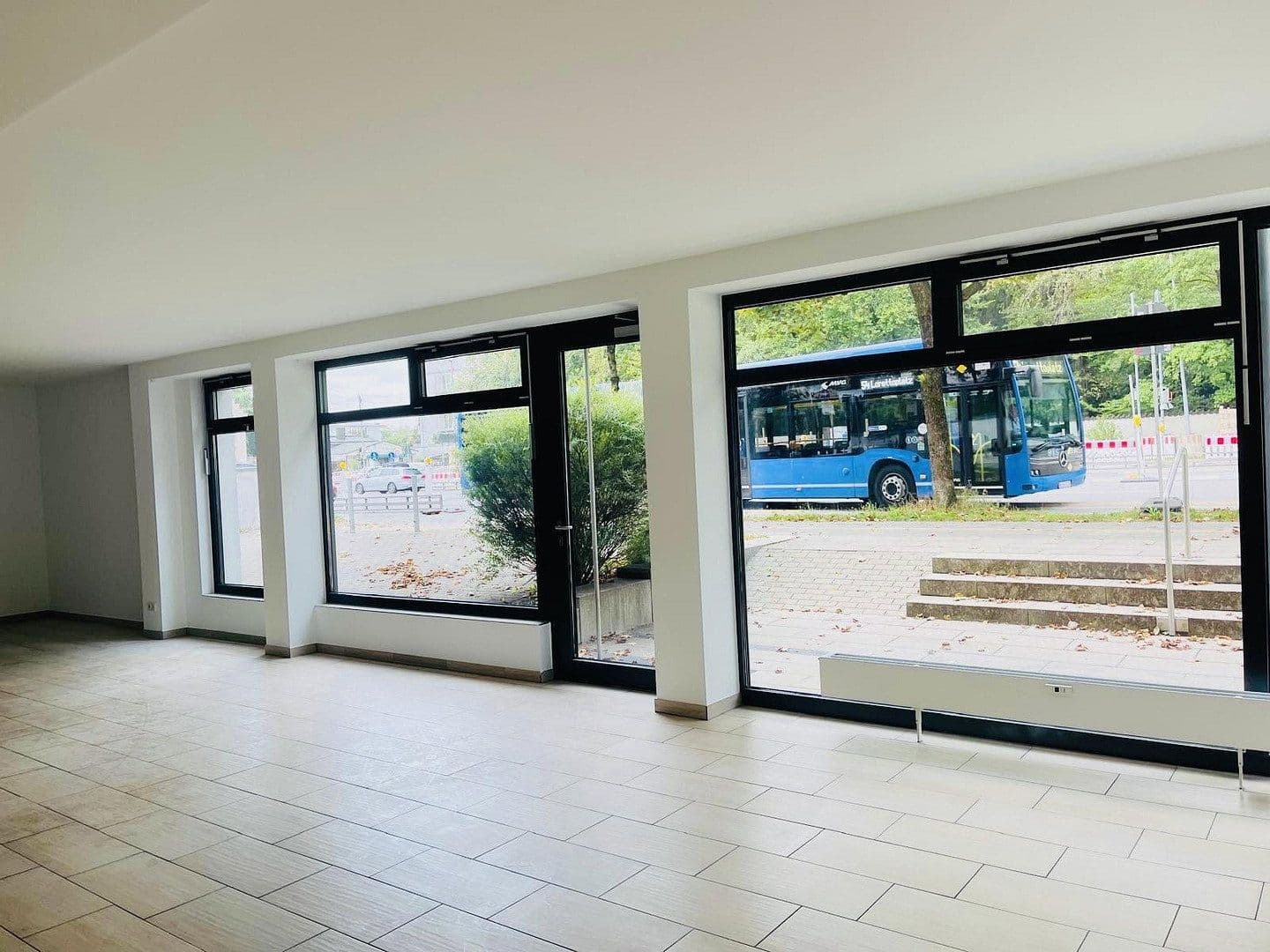 Prodej nebytového prostoru 109 m², Würmtalstraße 2b, München, Bavorsko Prodej nebytového prostoru 109 m², Würmtalstraße 2b, München, Bavorsko