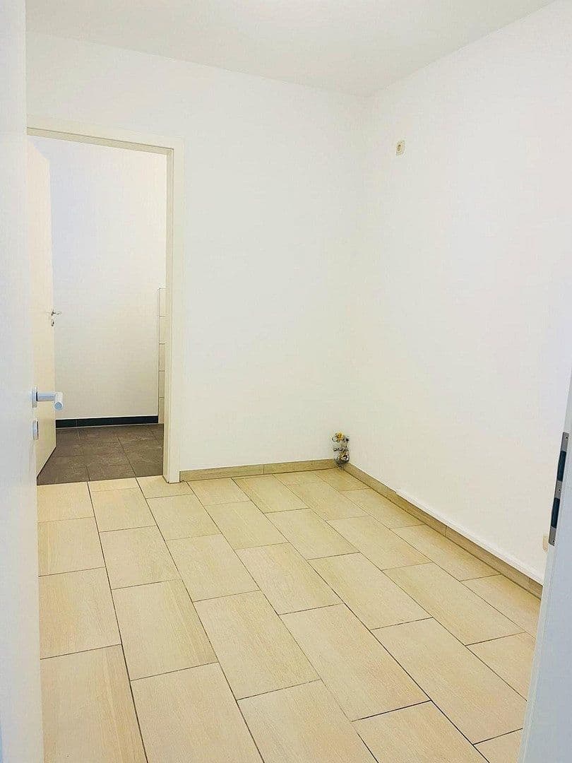 Prodej nebytového prostoru 109 m², Würmtalstraße 2b, München, Bavorsko Prodej nebytového prostoru 109 m², Würmtalstraße 2b, München, Bavorsko