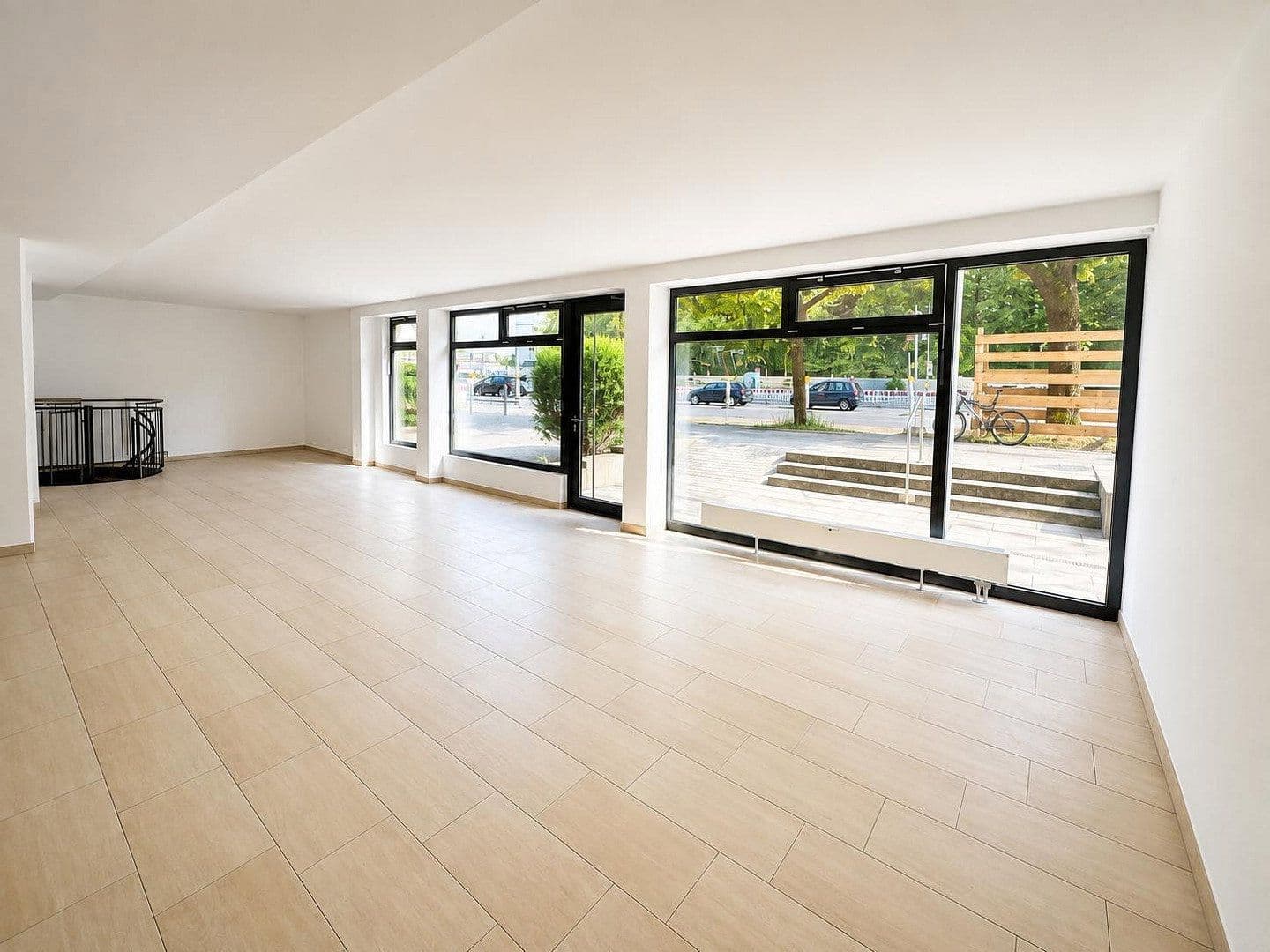 Prodej nebytového prostoru 109 m², Würmtalstraße 2b, München, Bavorsko Prodej nebytového prostoru 109 m², Würmtalstraße 2b, München, Bavorsko