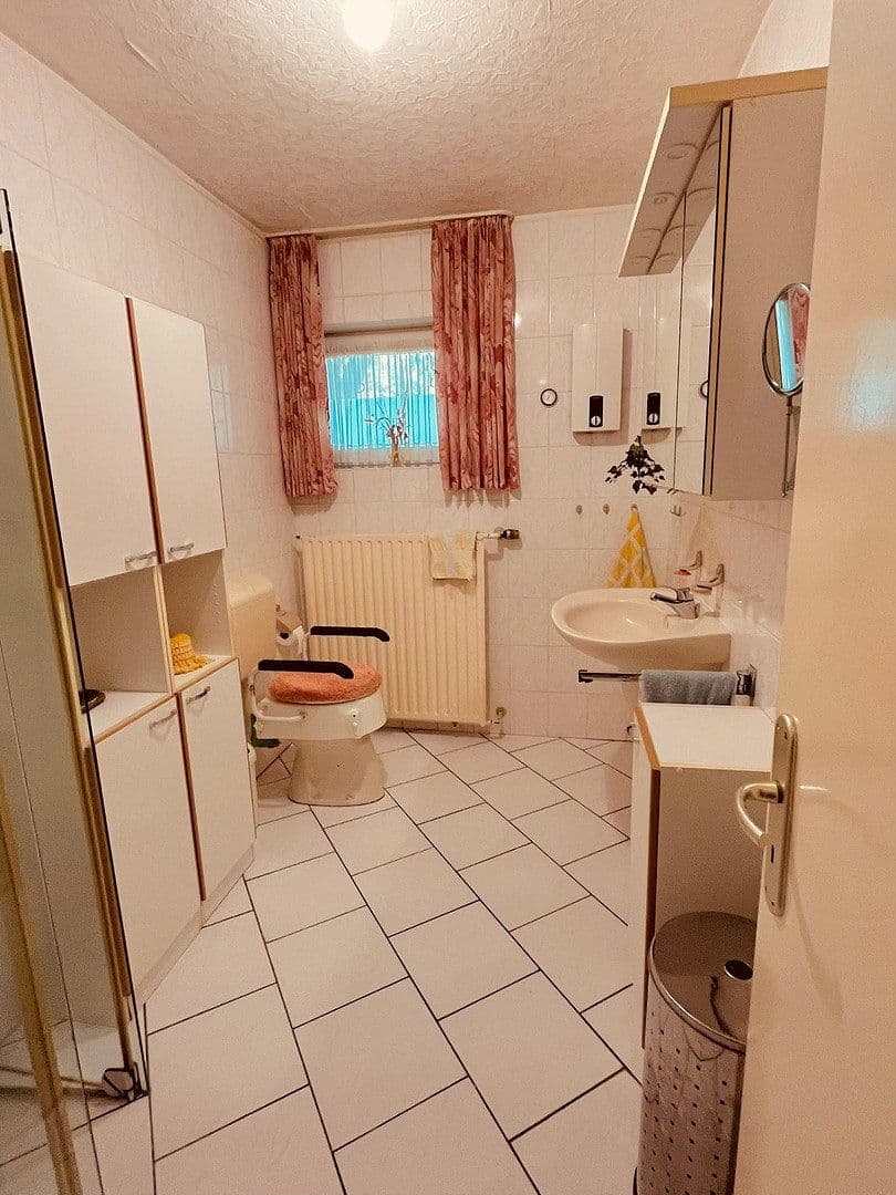 Prodej domu 241 m², pozemek 560 m², Köln, Severní Porýní-Vestfálsko Prodej domu 241 m², pozemek 560 m², Köln, Severní Porýní-Vestfálsko