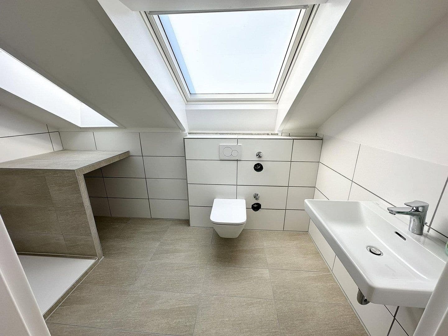 Pronájem bytu 2+1 60 m², Korntal-Münchingen, Bádensko-Württembersko Pronájem bytu 2+1 60 m², Korntal-Münchingen, Bádensko-Württembersko
