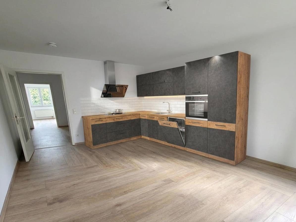 Pronájem bytu 2+1 67 m², Charlotte-E.-Pauly-Straße 36, Berlin, Berlín Pronájem bytu 2+1 67 m², Charlotte-E.-Pauly-Straße 36, Berlin, Berlín