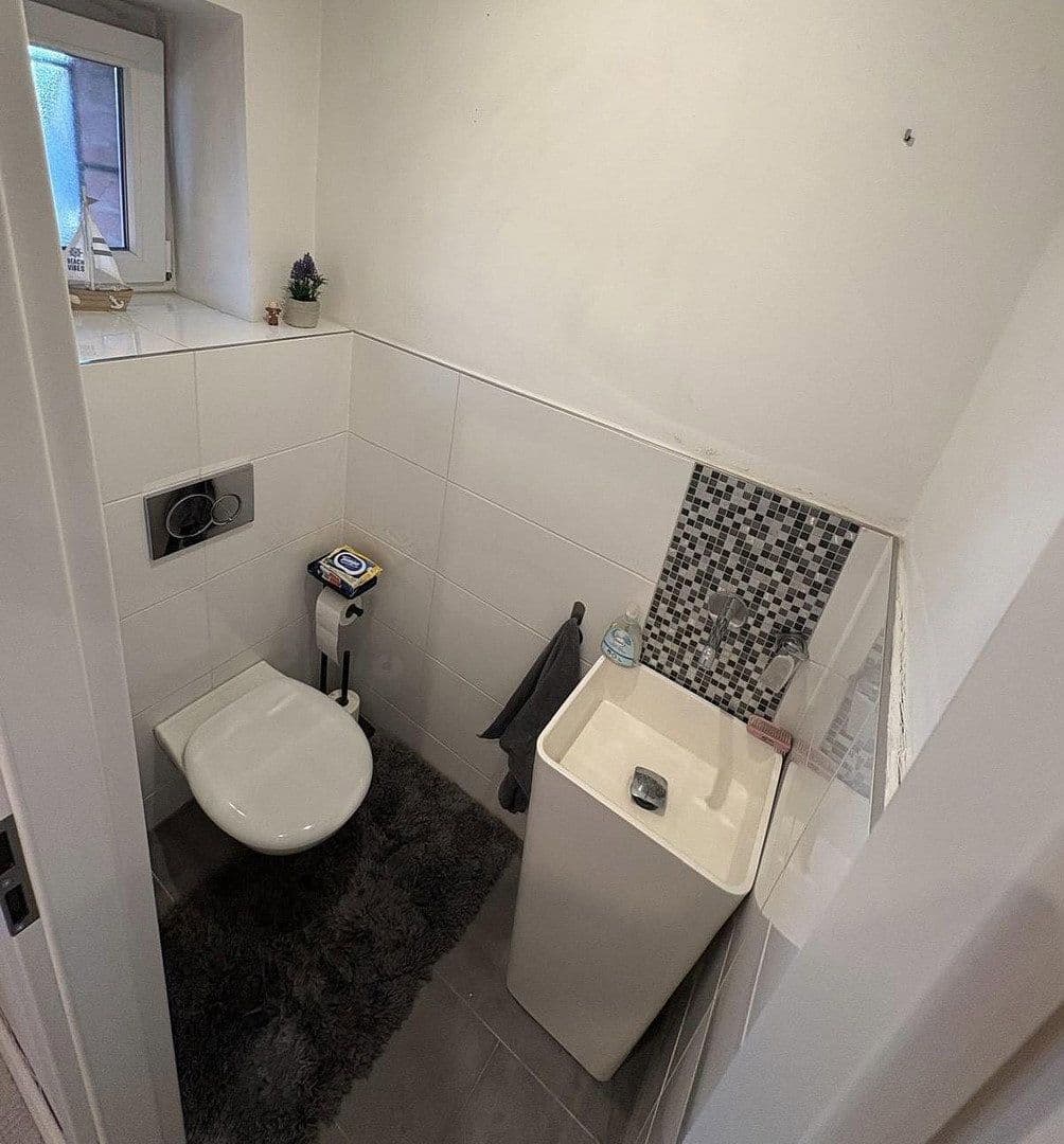 Prodej domu 147 m², pozemek 368 m², Kölner Straße 39, Neuss, Severní Porýní-Vestfálsko Prodej domu 147 m², pozemek 368 m², Kölner Straße 39, Neuss, Severní Porýní-Vestfálsko