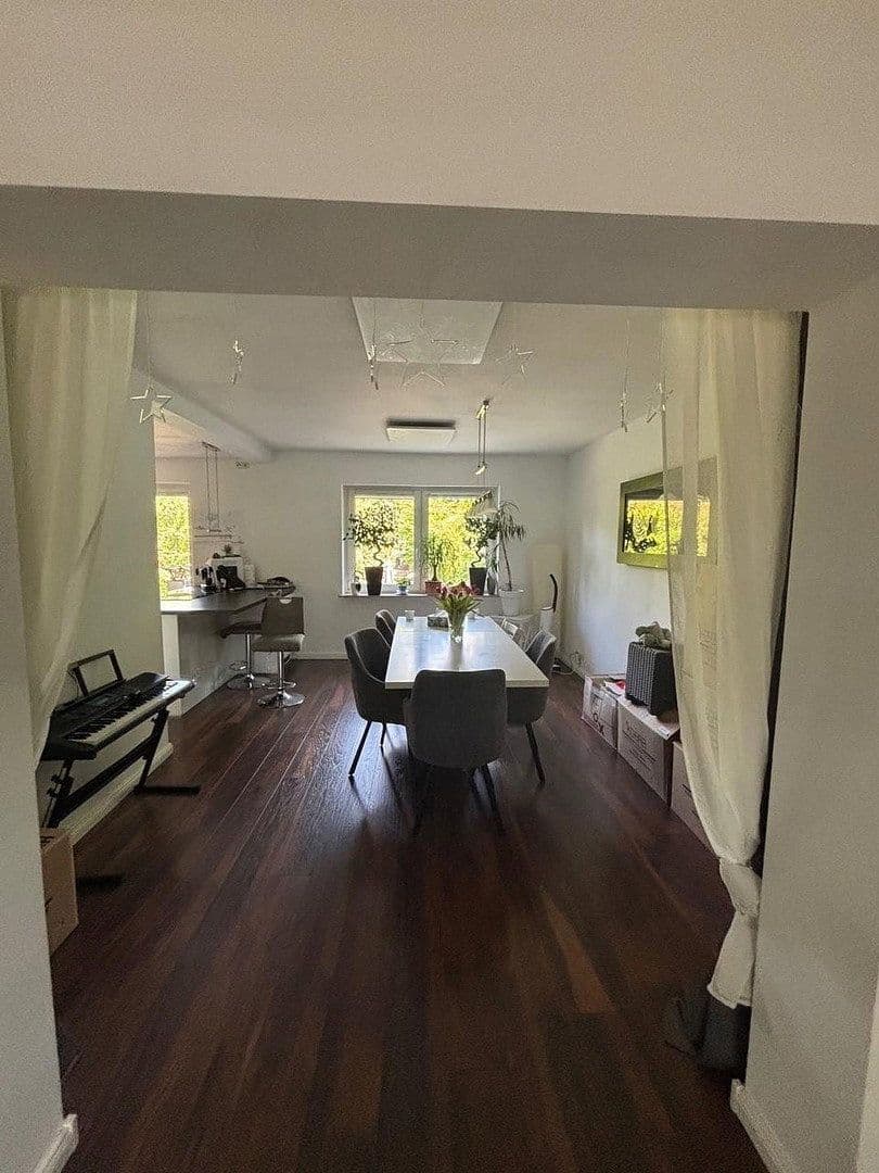 Prodej domu 147 m², pozemek 368 m², Kölner Straße 39, Neuss, Severní Porýní-Vestfálsko Prodej domu 147 m², pozemek 368 m², Kölner Straße 39, Neuss, Severní Porýní-Vestfálsko