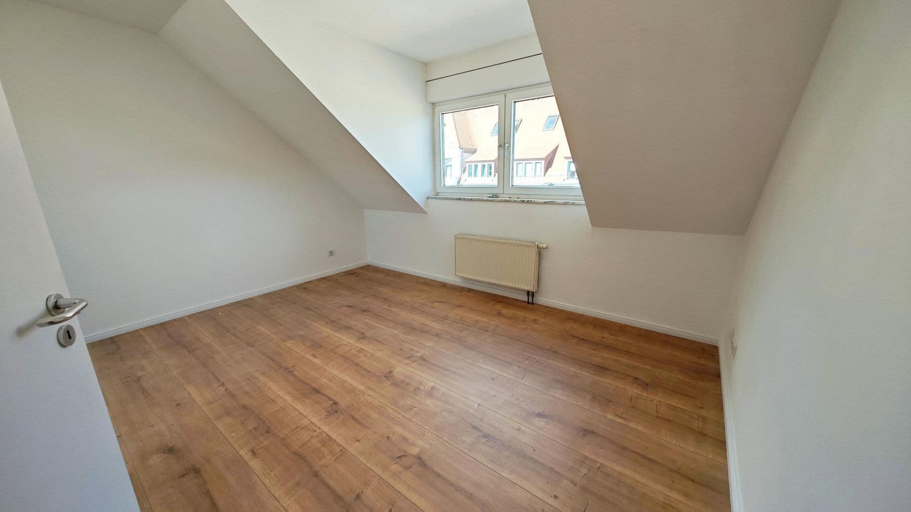 Prodej bytu 3+1 98 m², Schönbachstraße 88, Leipzig, Sasko Prodej bytu 3+1 98 m², Schönbachstraße 88, Leipzig, Sasko