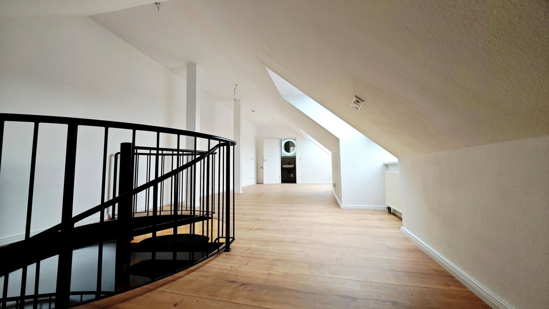 Prodej bytu 3+1 98 m², Schönbachstraße 88, Leipzig, Sasko Prodej bytu 3+1 98 m², Schönbachstraße 88, Leipzig, Sasko