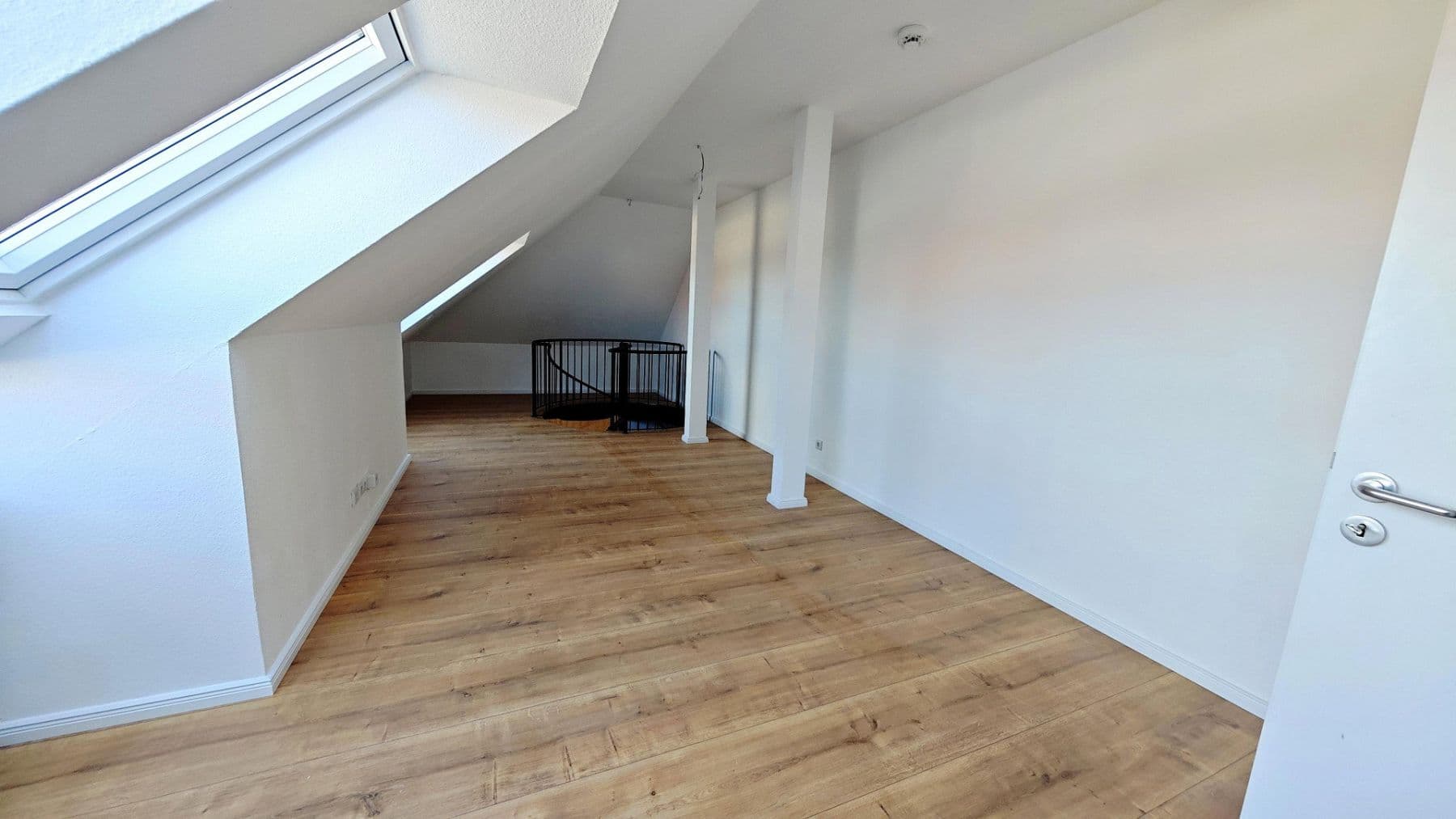 Prodej bytu 3+1 98 m², Schönbachstraße 88, Leipzig, Sasko Prodej bytu 3+1 98 m², Schönbachstraße 88, Leipzig, Sasko