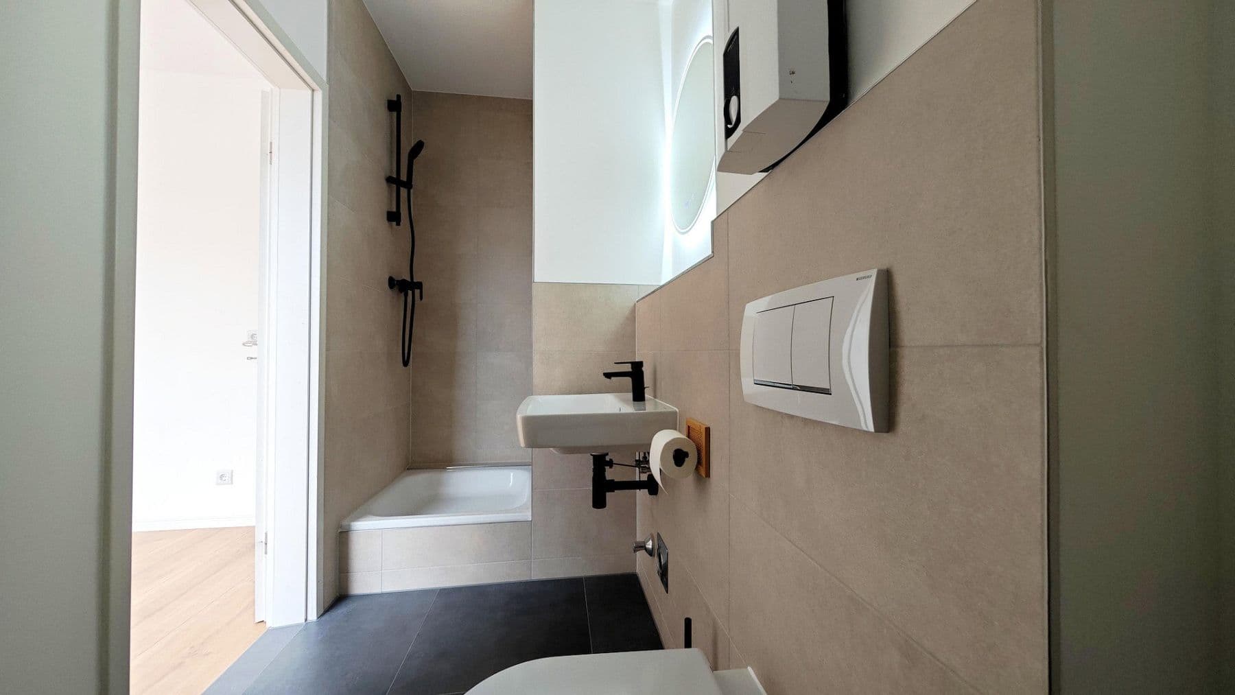 Prodej bytu 3+1 98 m², Schönbachstraße 88, Leipzig, Sasko Prodej bytu 3+1 98 m², Schönbachstraße 88, Leipzig, Sasko