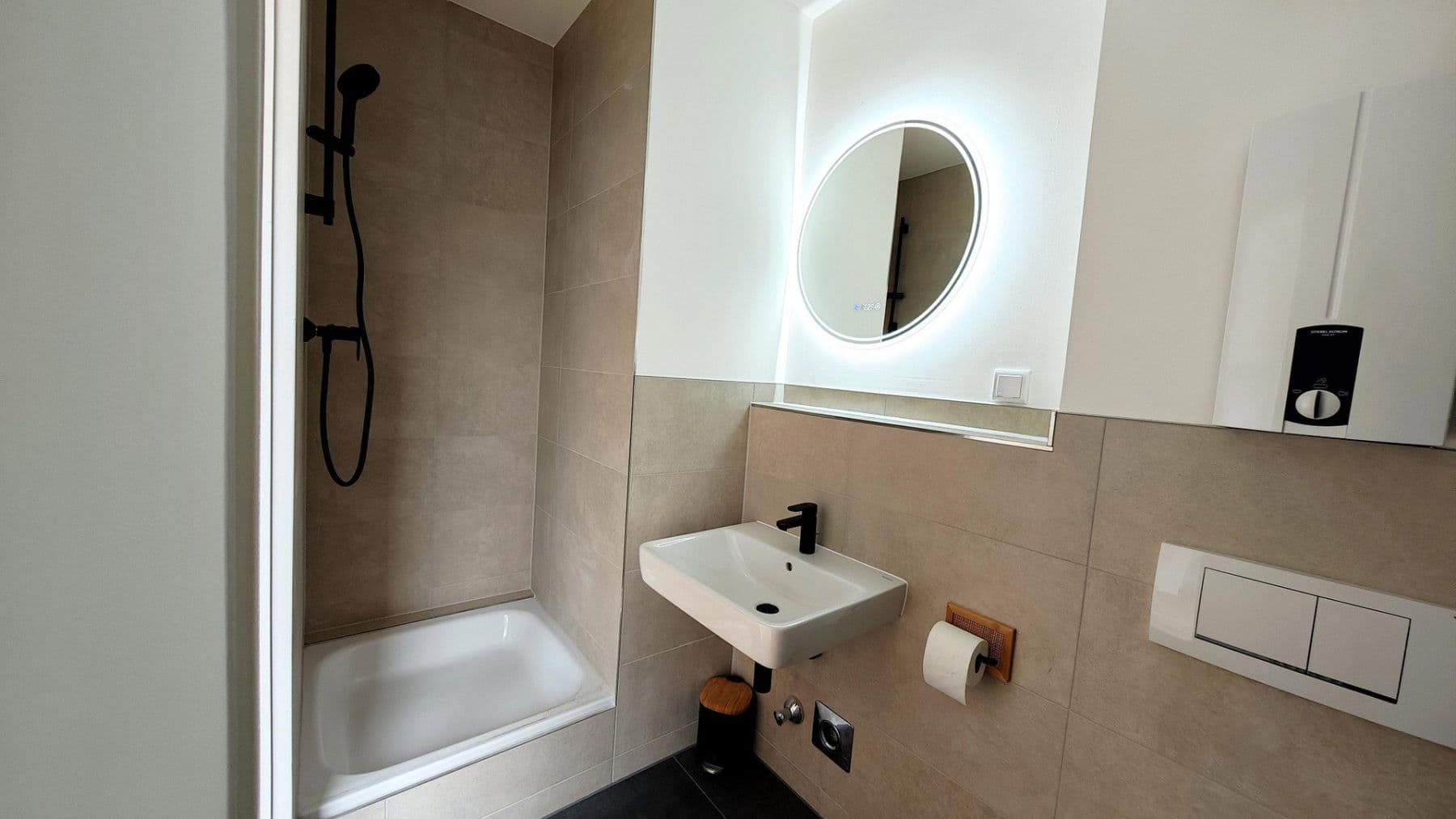 Prodej bytu 3+1 98 m², Schönbachstraße 88, Leipzig, Sasko Prodej bytu 3+1 98 m², Schönbachstraße 88, Leipzig, Sasko