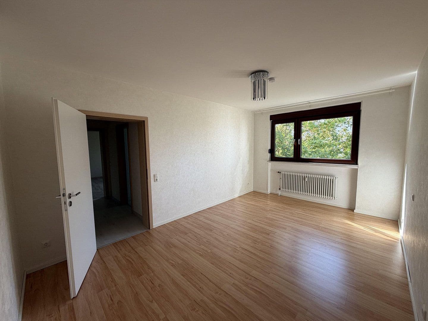 Prodej bytu 2+1 65 m², Am Weiher 45, Hochheim, Hessen Prodej bytu 2+1 65 m², Am Weiher 45, Hochheim, Hessen