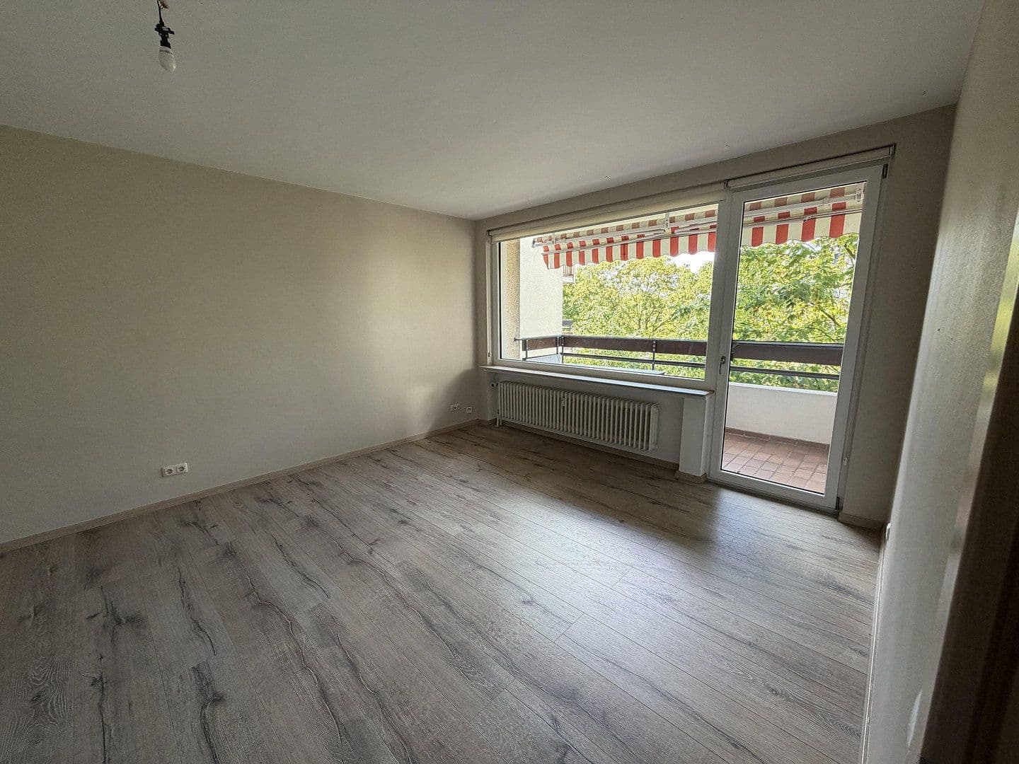 Prodej bytu 2+1 65 m², Am Weiher 45, Hochheim, Hessen Prodej bytu 2+1 65 m², Am Weiher 45, Hochheim, Hessen
