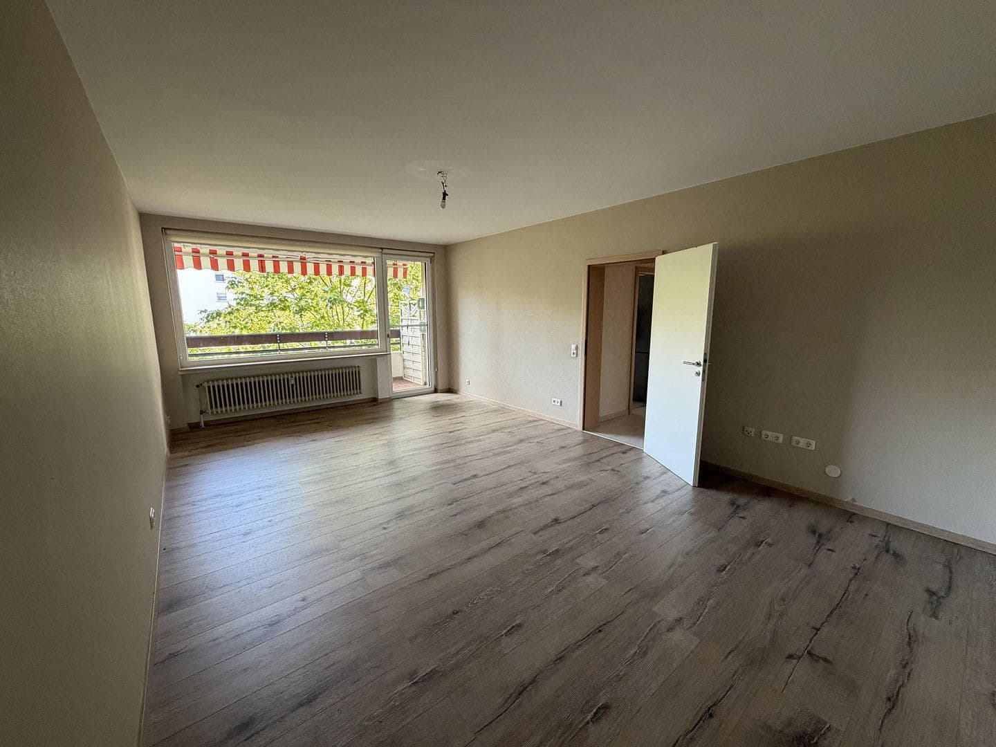 Prodej bytu 2+1 65 m², Am Weiher 45, Hochheim, Hessen Prodej bytu 2+1 65 m², Am Weiher 45, Hochheim, Hessen