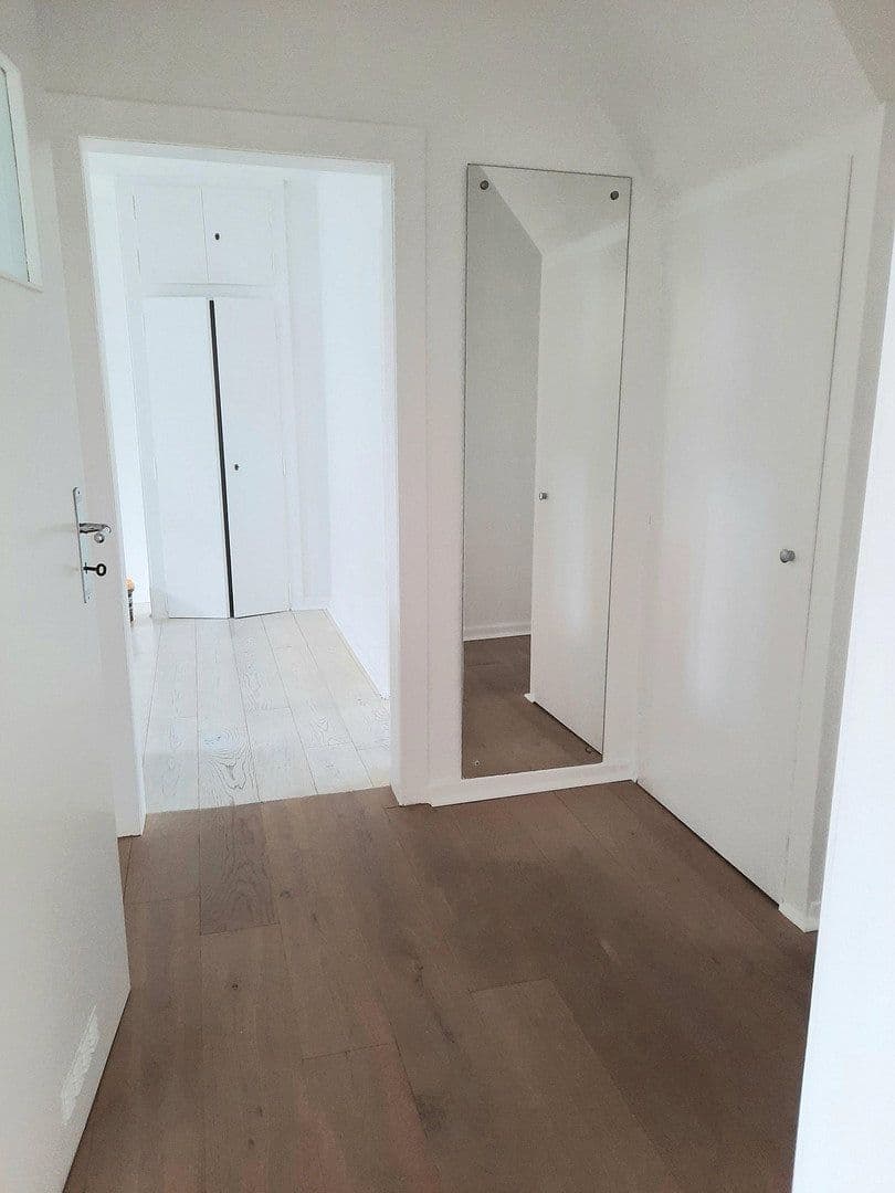 Pronájem bytu 2+1 71 m², Düsseldorf, Severní Porýní-Vestfálsko Pronájem bytu 2+1 71 m², Düsseldorf, Severní Porýní-Vestfálsko