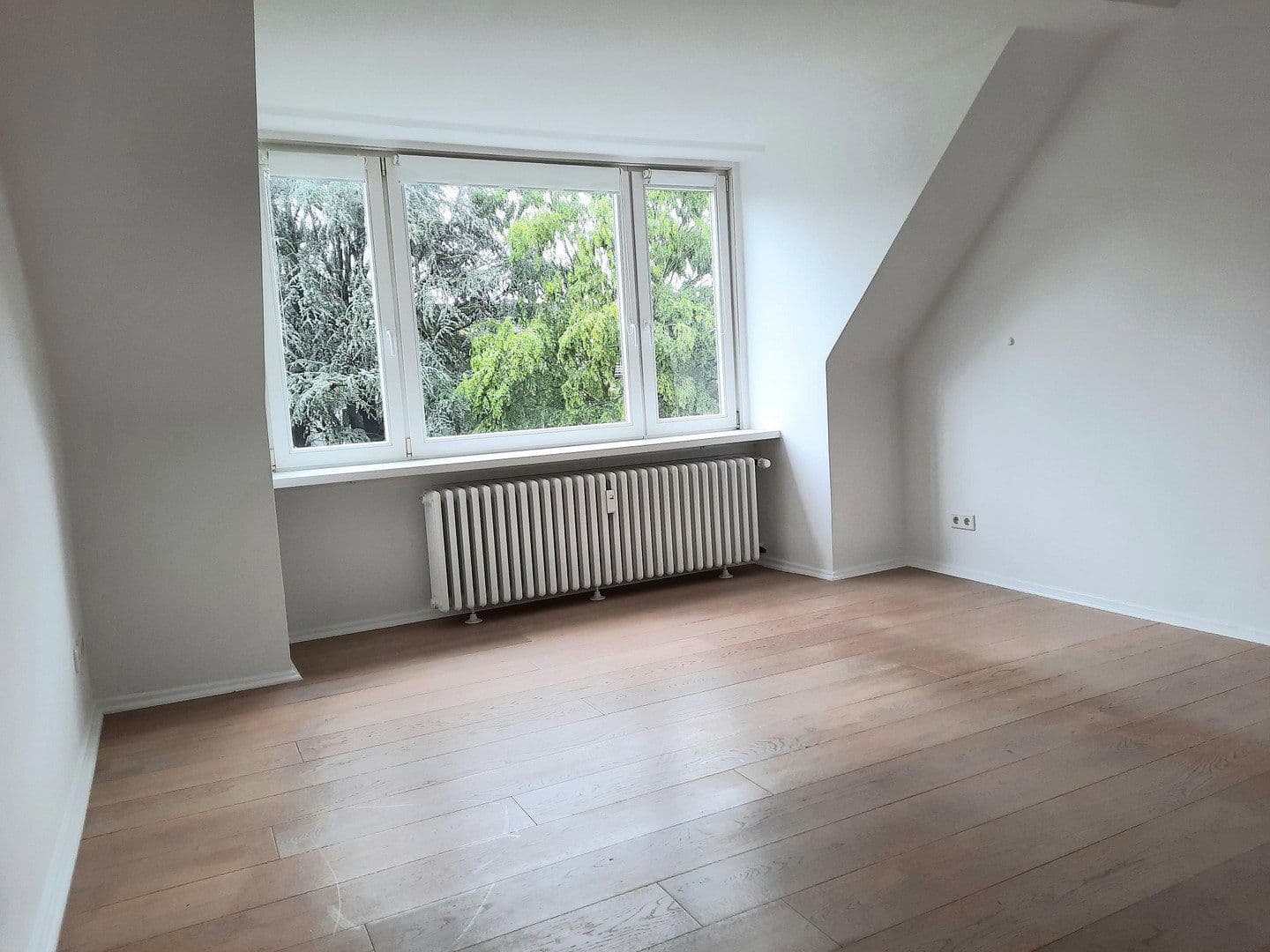 Pronájem bytu 2+1 71 m², Düsseldorf, Severní Porýní-Vestfálsko Pronájem bytu 2+1 71 m², Düsseldorf, Severní Porýní-Vestfálsko
