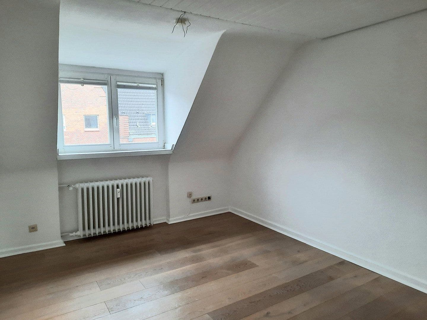 Pronájem bytu 2+1 71 m², Düsseldorf, Severní Porýní-Vestfálsko Pronájem bytu 2+1 71 m², Düsseldorf, Severní Porýní-Vestfálsko