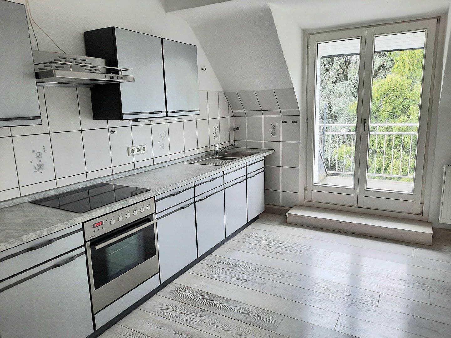 Pronájem bytu 2+1 71 m², Düsseldorf, Severní Porýní-Vestfálsko Pronájem bytu 2+1 71 m², Düsseldorf, Severní Porýní-Vestfálsko