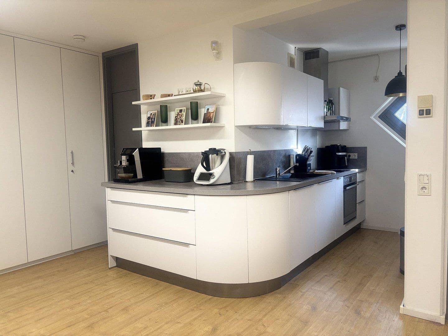 Pronájem bytu 2+1 110 m², Bonn, Severní Porýní-Vestfálsko Pronájem bytu 2+1 110 m², Bonn, Severní Porýní-Vestfálsko