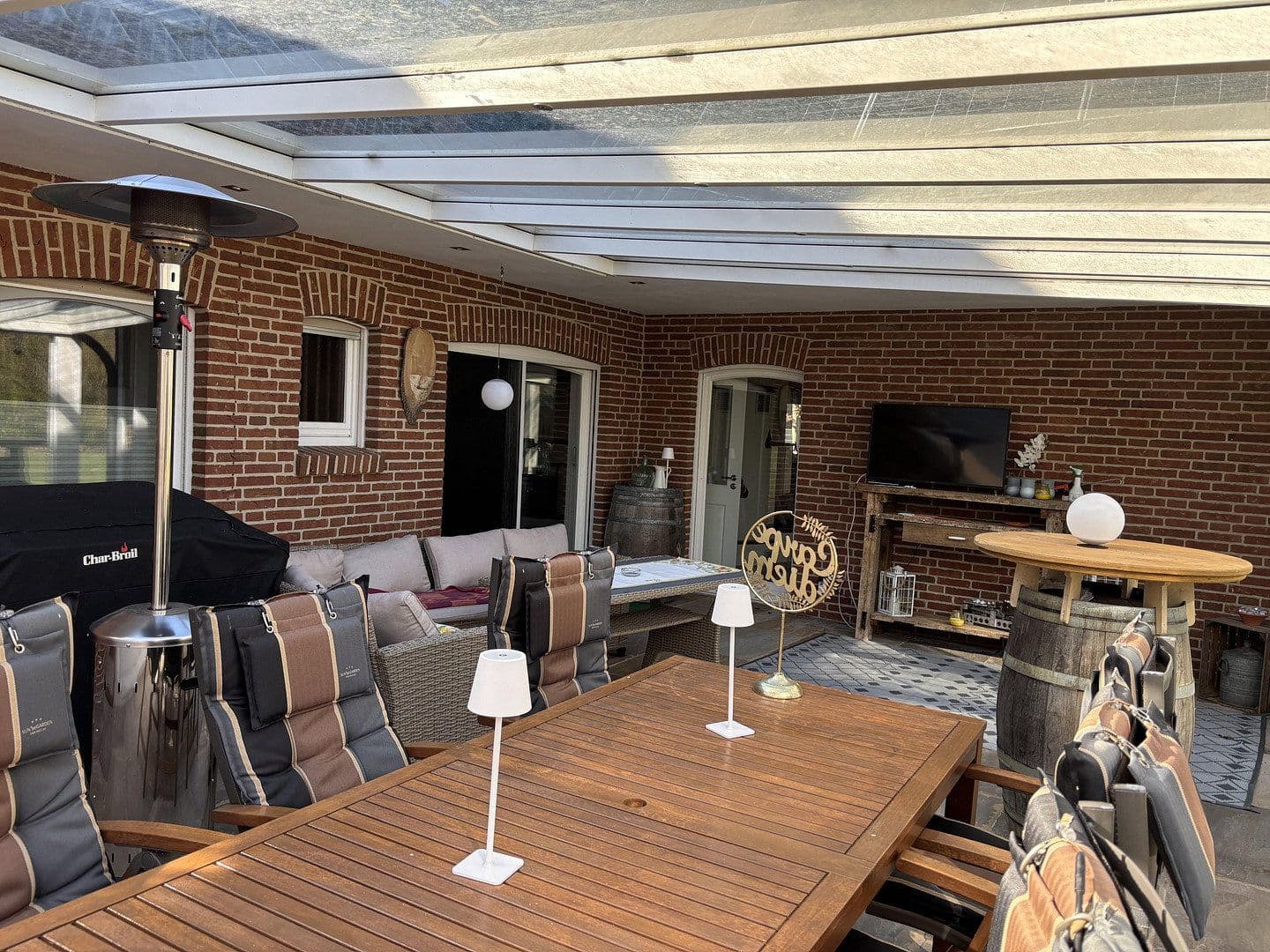 Prodej domu 293 m², pozemek 2.785 m², Lastrup, Dolní Sasko Prodej domu 293 m², pozemek 2.785 m², Lastrup, Dolní Sasko