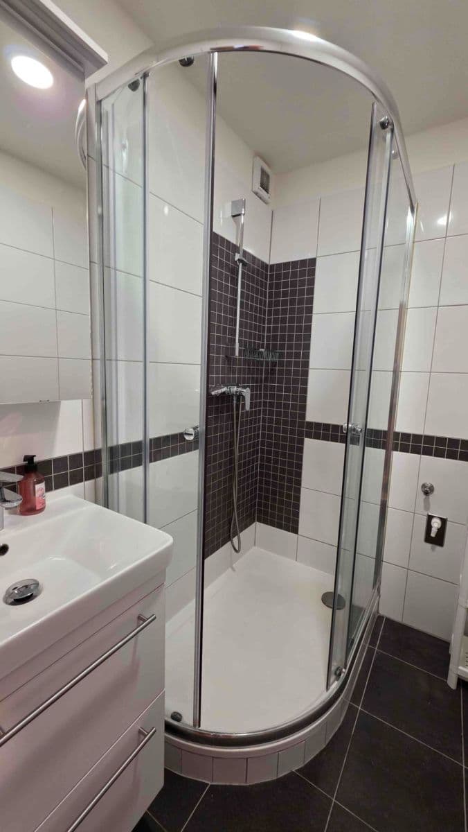 Pronájem bytu 2+kk 46 m², V Hůrkách, Praha, Praha Pronájem bytu 2+kk 46 m², V Hůrkách, Praha, Praha