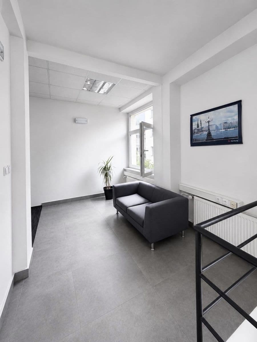 Pronájem kanceláře 28 m², Pernerova, Praha, Praha Pronájem kanceláře 28 m², Pernerova, Praha, Praha