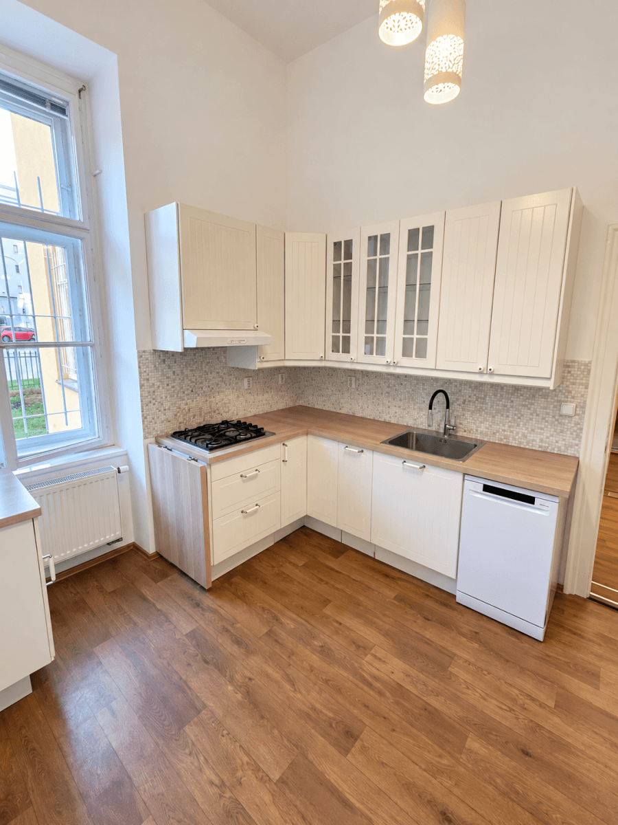 Pronájem bytu 4+1 131 m², třída Kpt. Jaroše, Brno, Jihomoravský kraj Pronájem bytu 4+1 131 m², třída Kpt. Jaroše, Brno, Jihomoravský kraj