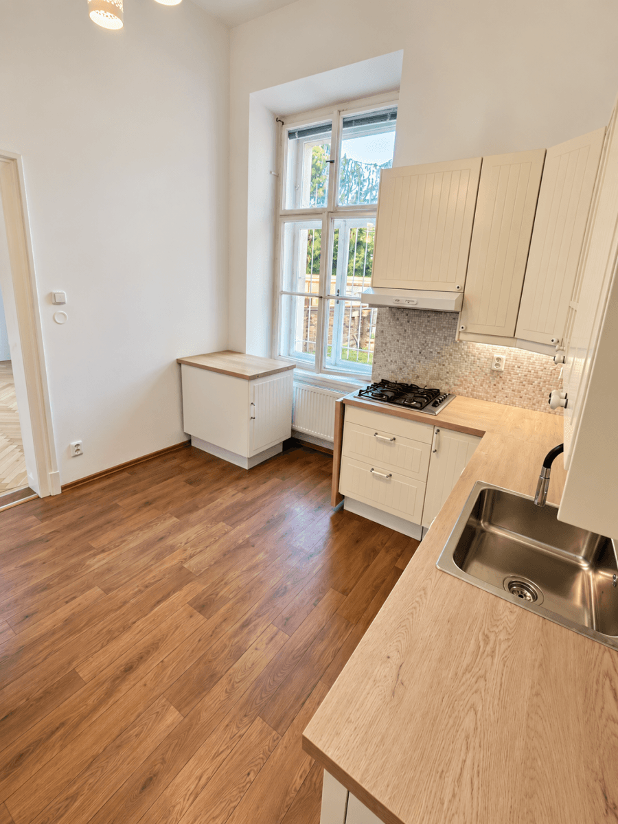 Pronájem bytu 4+1 131 m², třída Kpt. Jaroše, Brno, Jihomoravský kraj Pronájem bytu 4+1 131 m², třída Kpt. Jaroše, Brno, Jihomoravský kraj