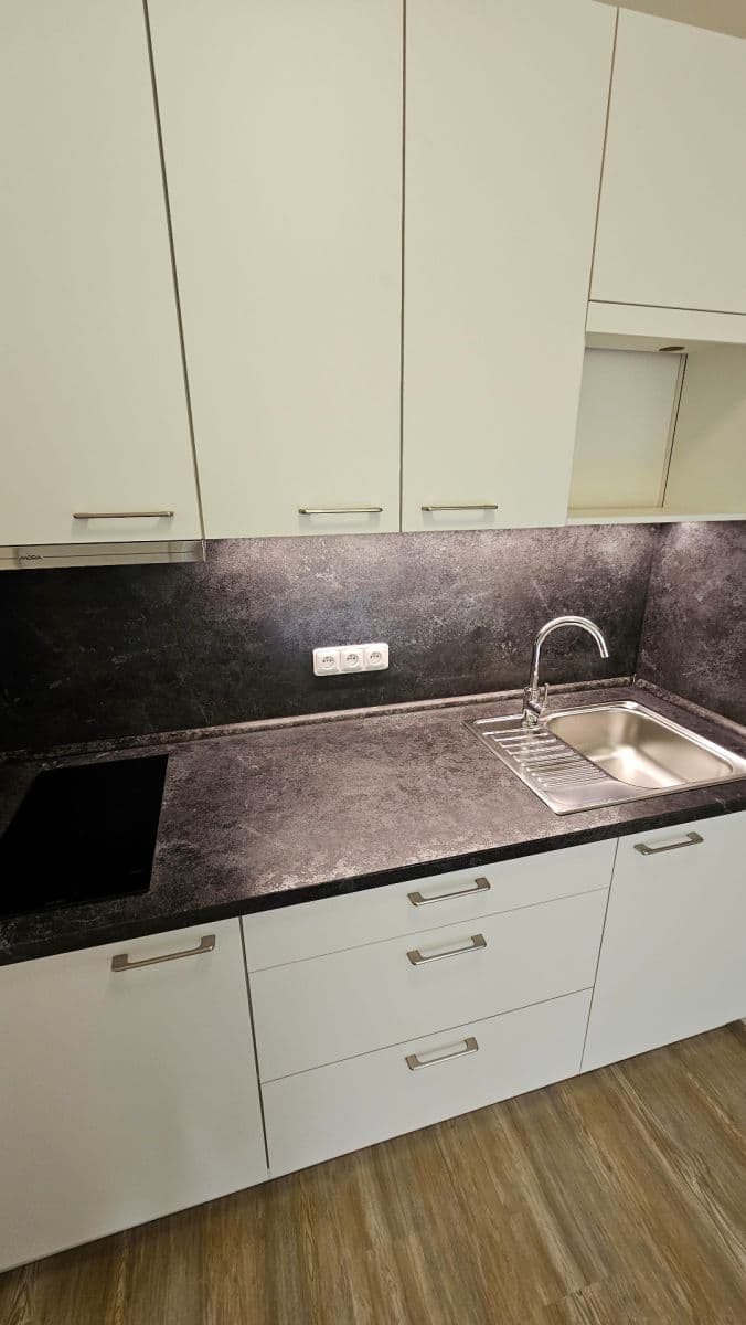 Pronájem bytu 1+kk 30 m², Sinkulova, Praha, Praha Pronájem bytu 1+kk 30 m², Sinkulova, Praha, Praha