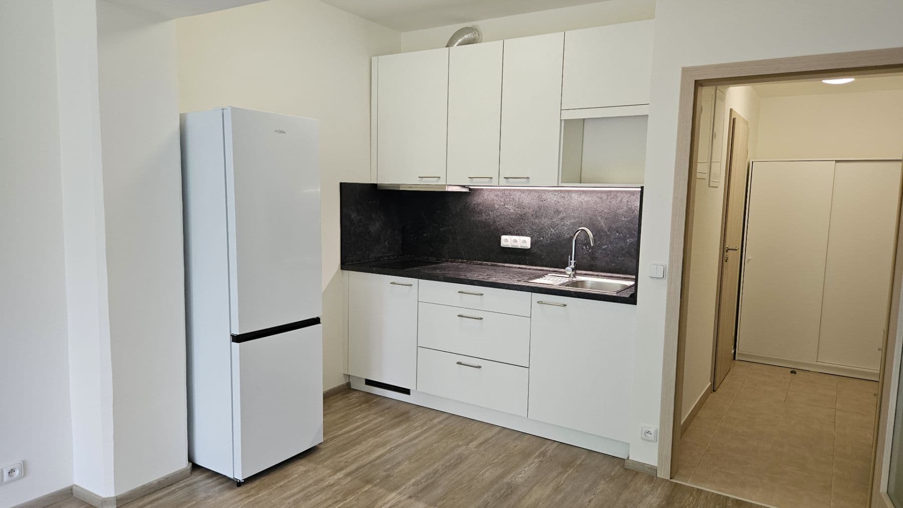 Pronájem bytu 1+kk 30 m², Sinkulova, Praha, Praha Pronájem bytu 1+kk 30 m², Sinkulova, Praha, Praha