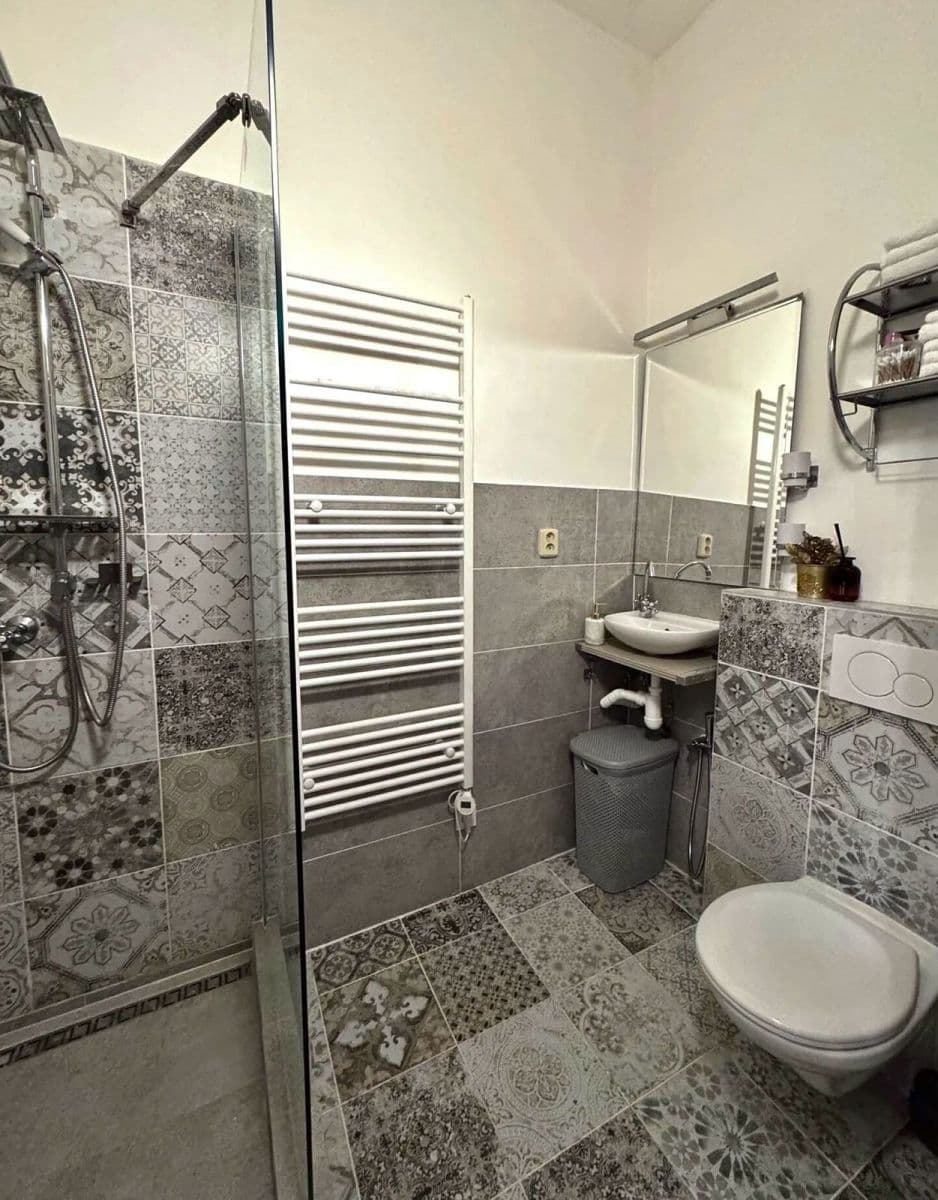 Prodej bytu 2+kk 48 m², Pod Jelením skokem, Karlovy Vary, Karlovarský kraj Prodej bytu 2+kk 48 m², Pod Jelením skokem, Karlovy Vary, Karlovarský kraj