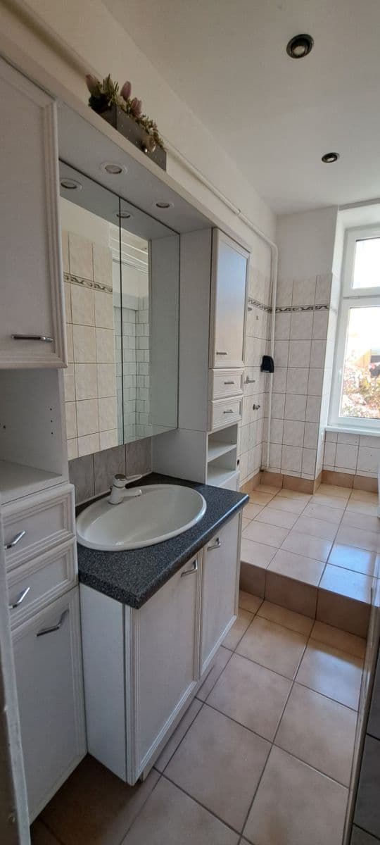 Pronájem bytu 2+kk 80 m², U podjezdu, Olomouc, Olomoucký kraj Pronájem bytu 2+kk 80 m², U podjezdu, Olomouc, Olomoucký kraj