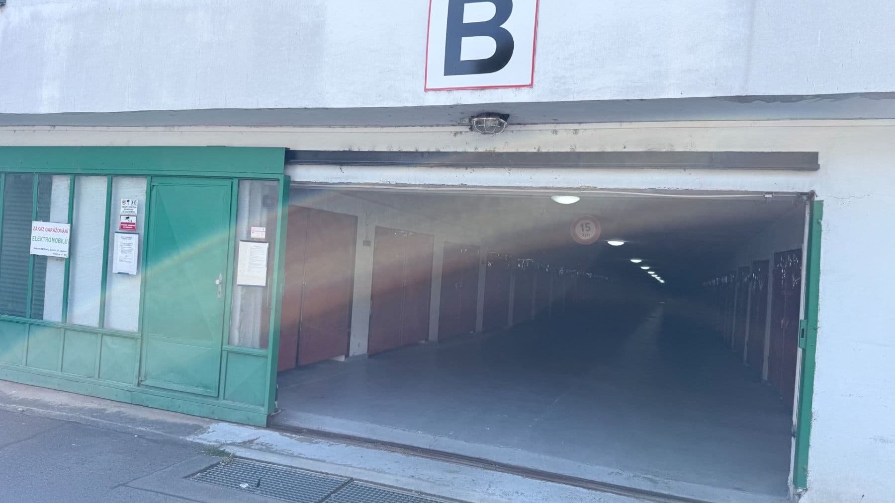 Prodej garáže 18 m², Praha, Praha Prodej garáže 18 m², Praha, Praha
