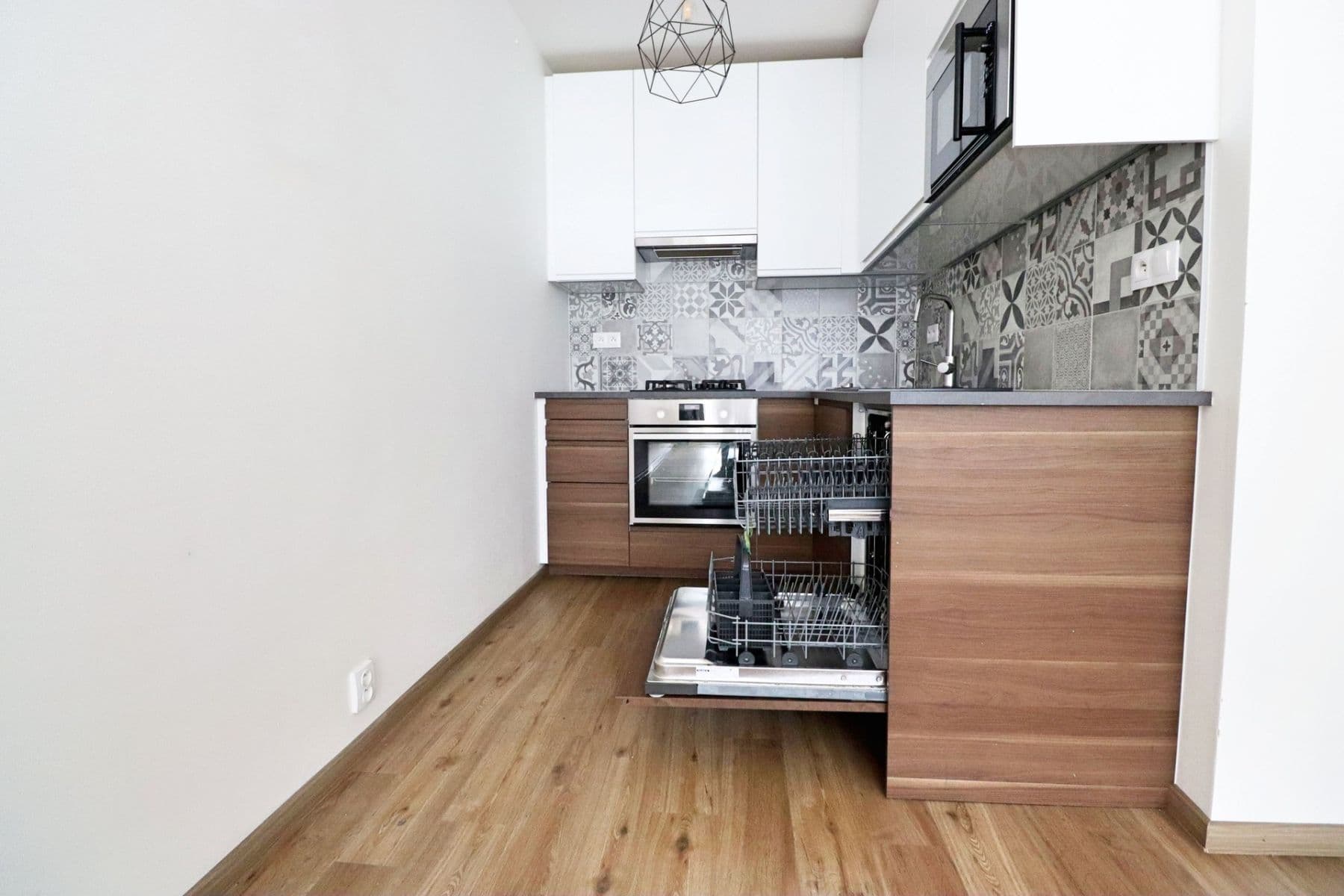 Pronájem bytu 2+kk 40 m², Litvínovská, Praha, Praha Pronájem bytu 2+kk 40 m², Litvínovská, Praha, Praha