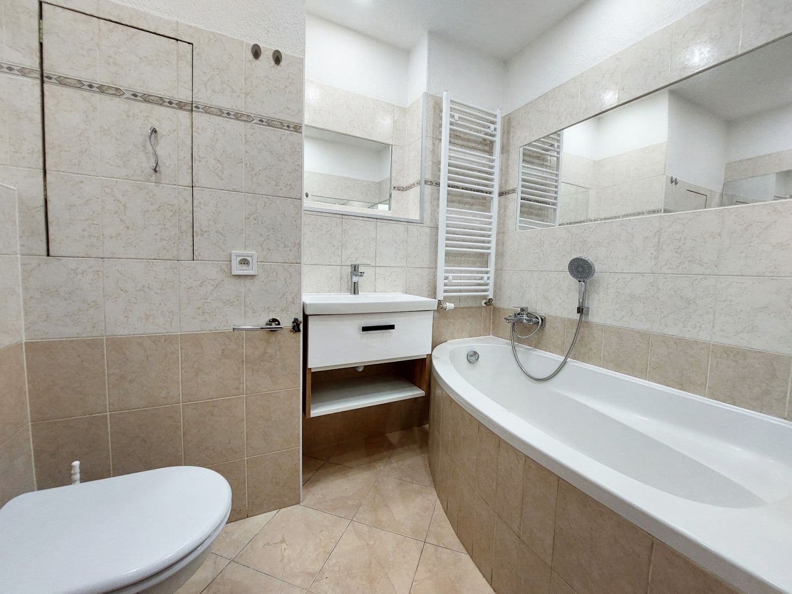 Pronájem bytu 1+1 33 m², Celní, Karlovy Vary, Karlovarský kraj Pronájem bytu 1+1 33 m², Celní, Karlovy Vary, Karlovarský kraj