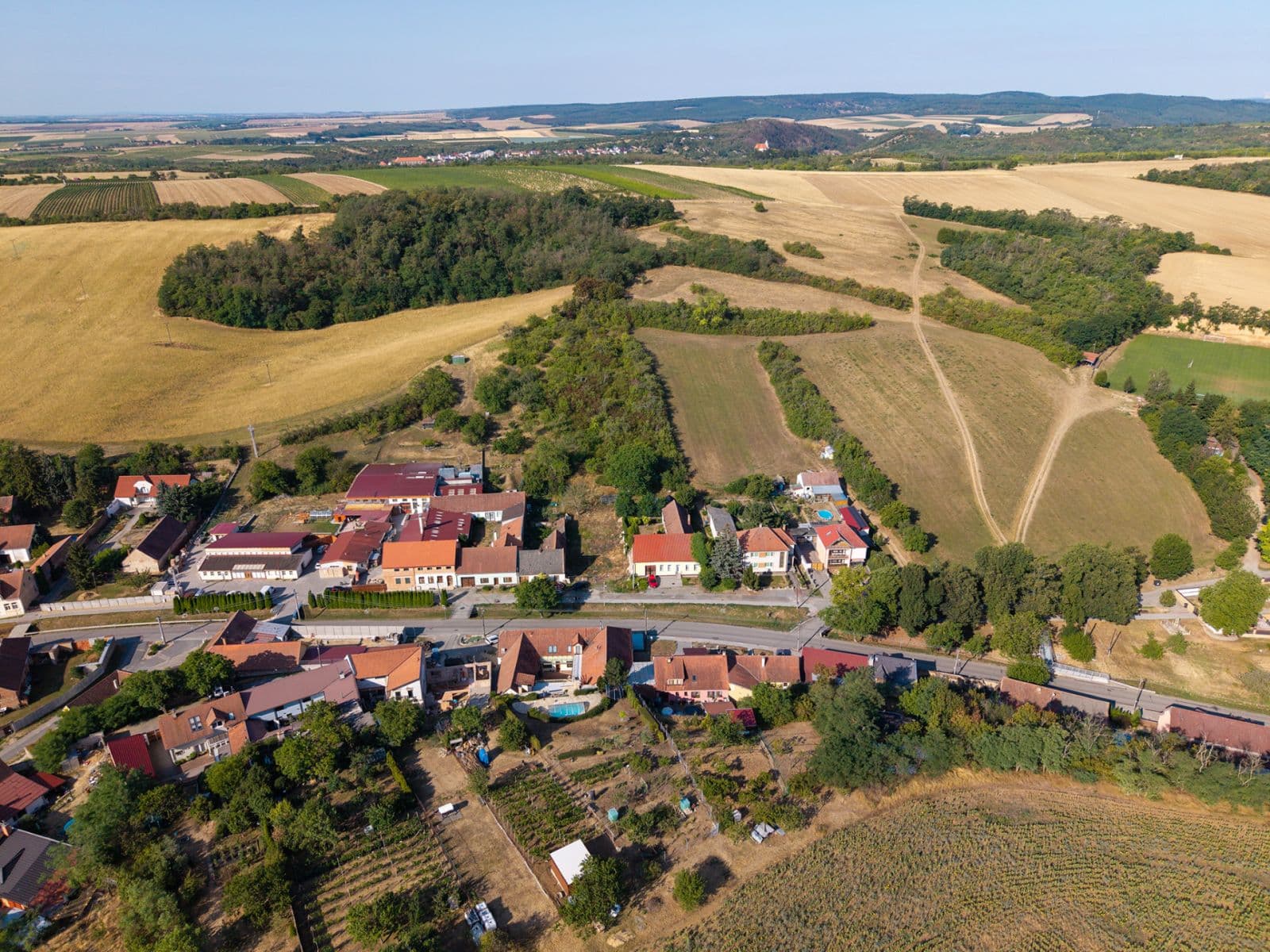Prodej pozemku 3.400 m², Mělčany, Jihomoravský kraj Prodej pozemku 3.400 m², Mělčany, Jihomoravský kraj