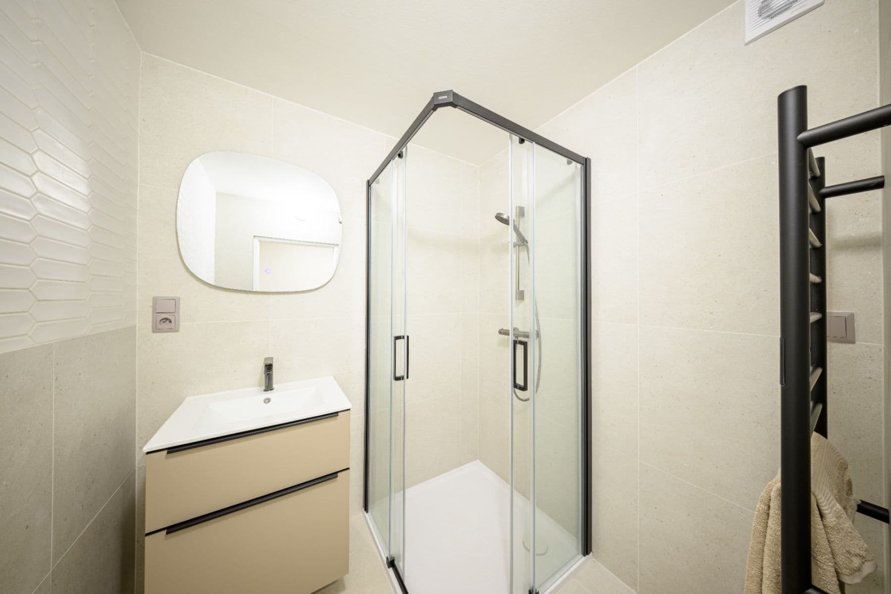 Prodej bytu 3+kk 54 m², Dlouhá, Plzeň, Plzeňský kraj Prodej bytu 3+kk 54 m², Dlouhá, Plzeň, Plzeňský kraj