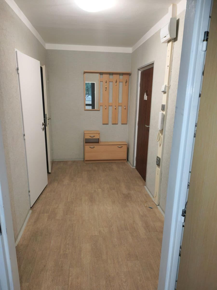 Pronájem bytu 3+1 76 m², Hřebečská, Kladno, Středočeský kraj Pronájem bytu 3+1 76 m², Hřebečská, Kladno, Středočeský kraj