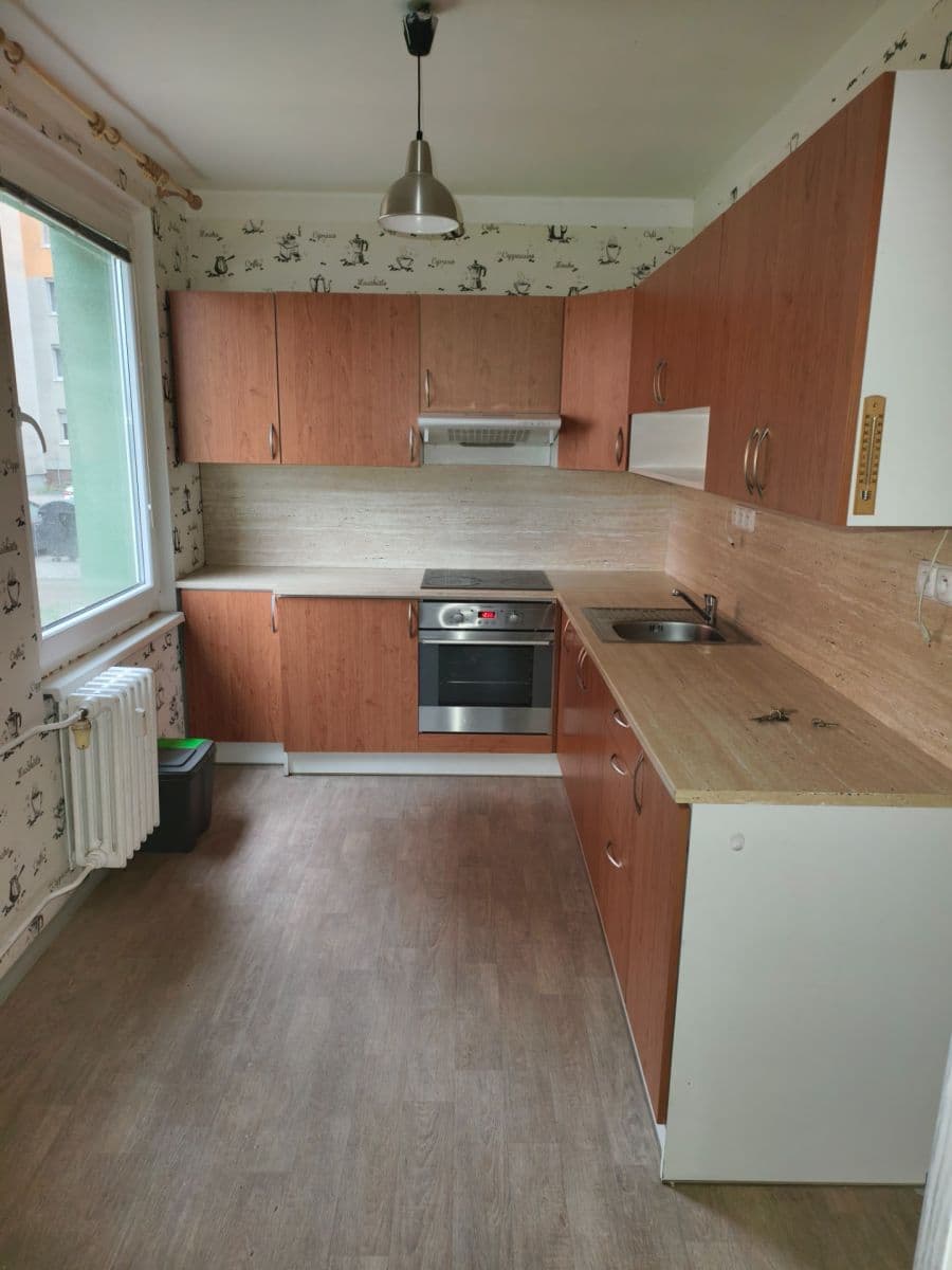 Pronájem bytu 3+1 76 m², Hřebečská, Kladno, Středočeský kraj Pronájem bytu 3+1 76 m², Hřebečská, Kladno, Středočeský kraj