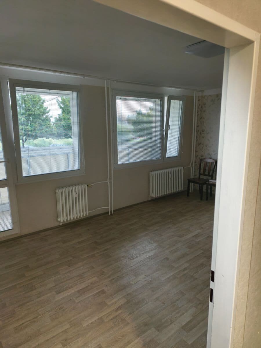 Pronájem bytu 3+1 76 m², Hřebečská, Kladno, Středočeský kraj Pronájem bytu 3+1 76 m², Hřebečská, Kladno, Středočeský kraj