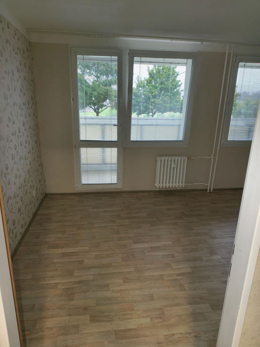 Pronájem bytu 3+1 76 m², Hřebečská, Kladno, Středočeský kraj Pronájem bytu 3+1 76 m², Hřebečská, Kladno, Středočeský kraj