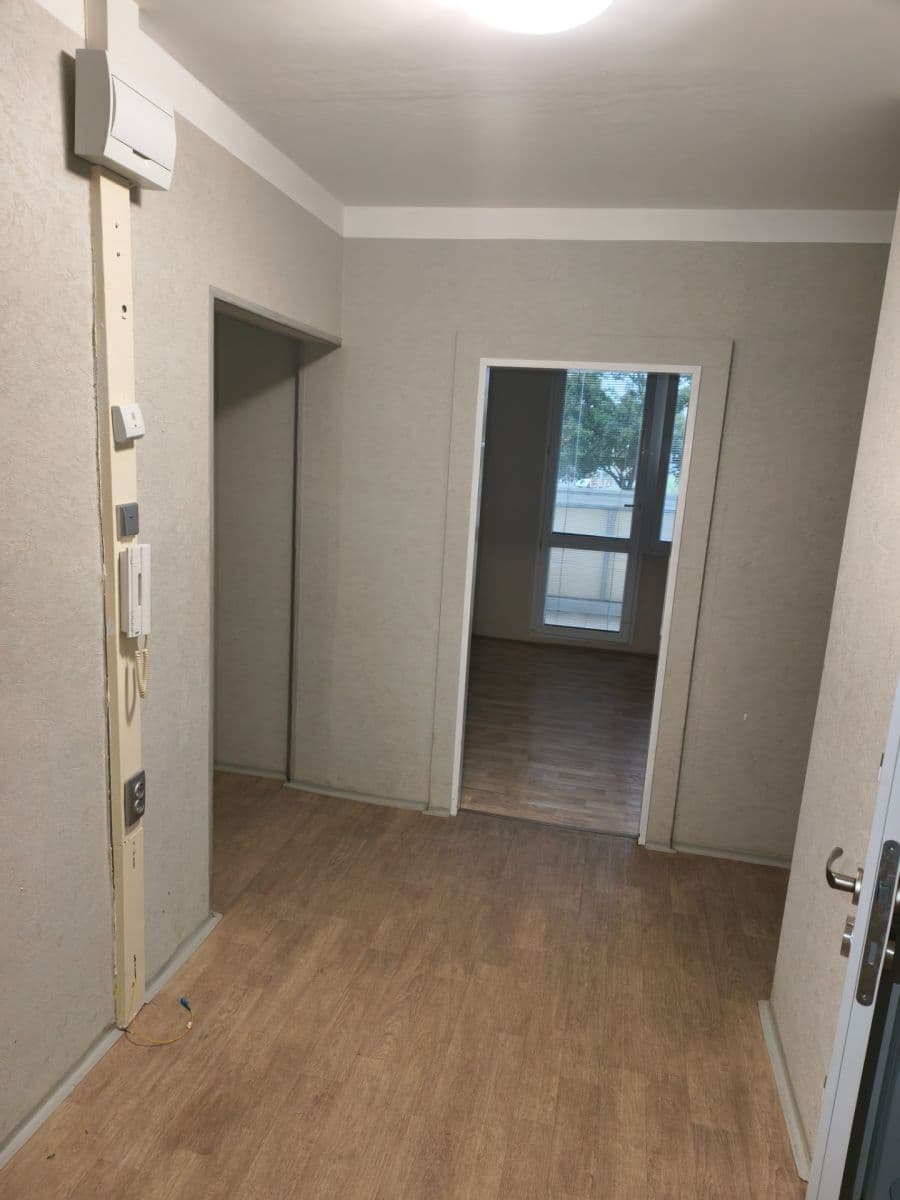 Pronájem bytu 3+1 76 m², Hřebečská, Kladno, Středočeský kraj Pronájem bytu 3+1 76 m², Hřebečská, Kladno, Středočeský kraj