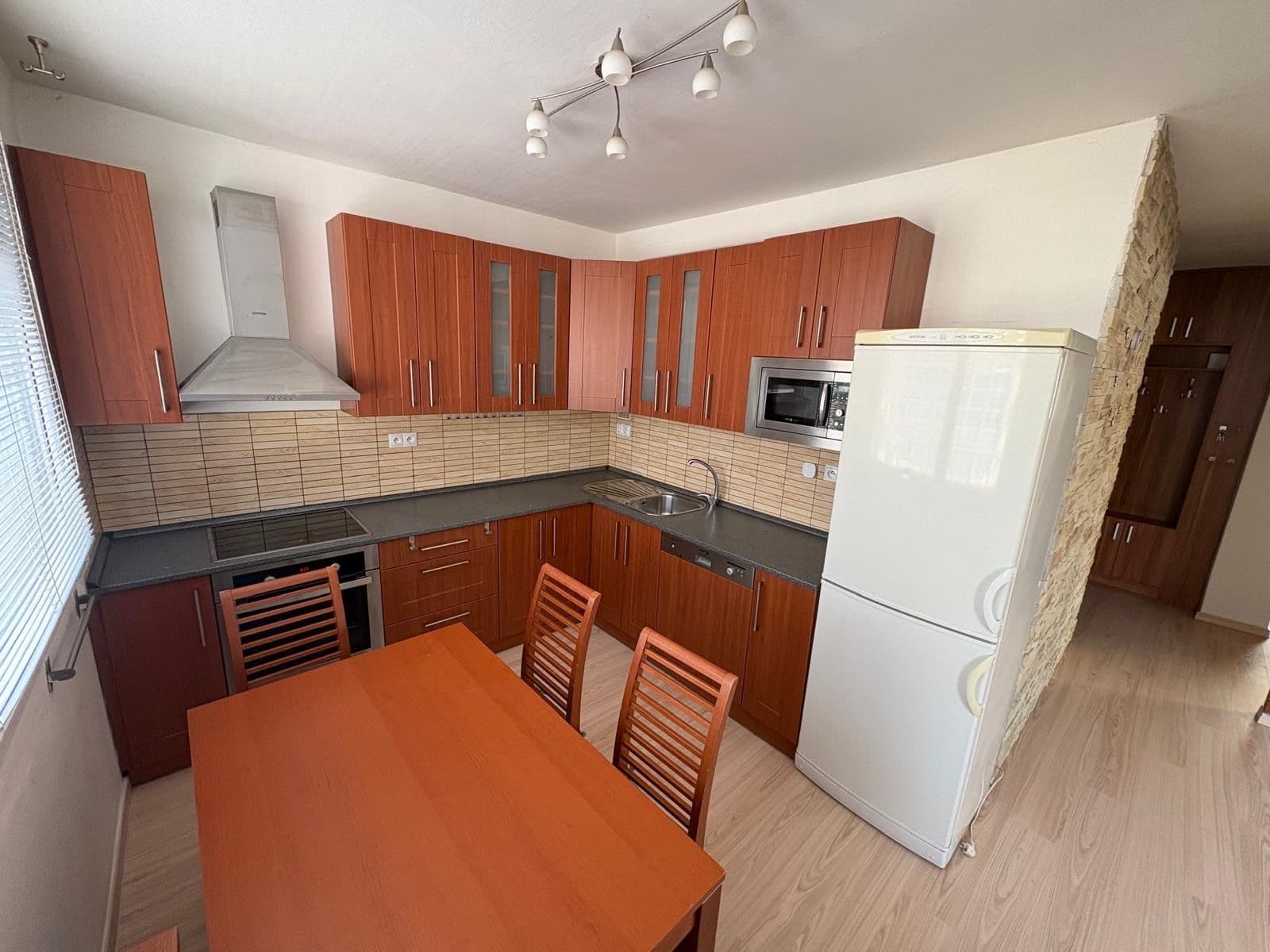 Pronájem bytu 3+1 68 m², Na Bezděkově, Benešov, Středočeský kraj Pronájem bytu 3+1 68 m², Na Bezděkově, Benešov, Středočeský kraj