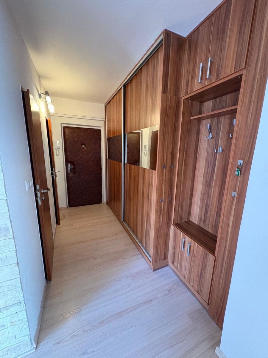 Pronájem bytu 3+1 68 m², Na Bezděkově, Benešov, Středočeský kraj Pronájem bytu 3+1 68 m², Na Bezděkově, Benešov, Středočeský kraj