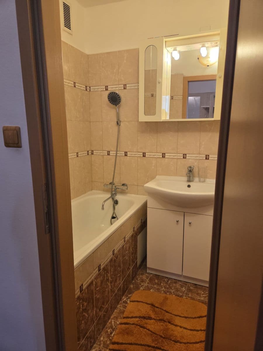 Pronájem bytu 3+1 87 m², K Olympiku, Praha, Praha Pronájem bytu 3+1 87 m², K Olympiku, Praha, Praha