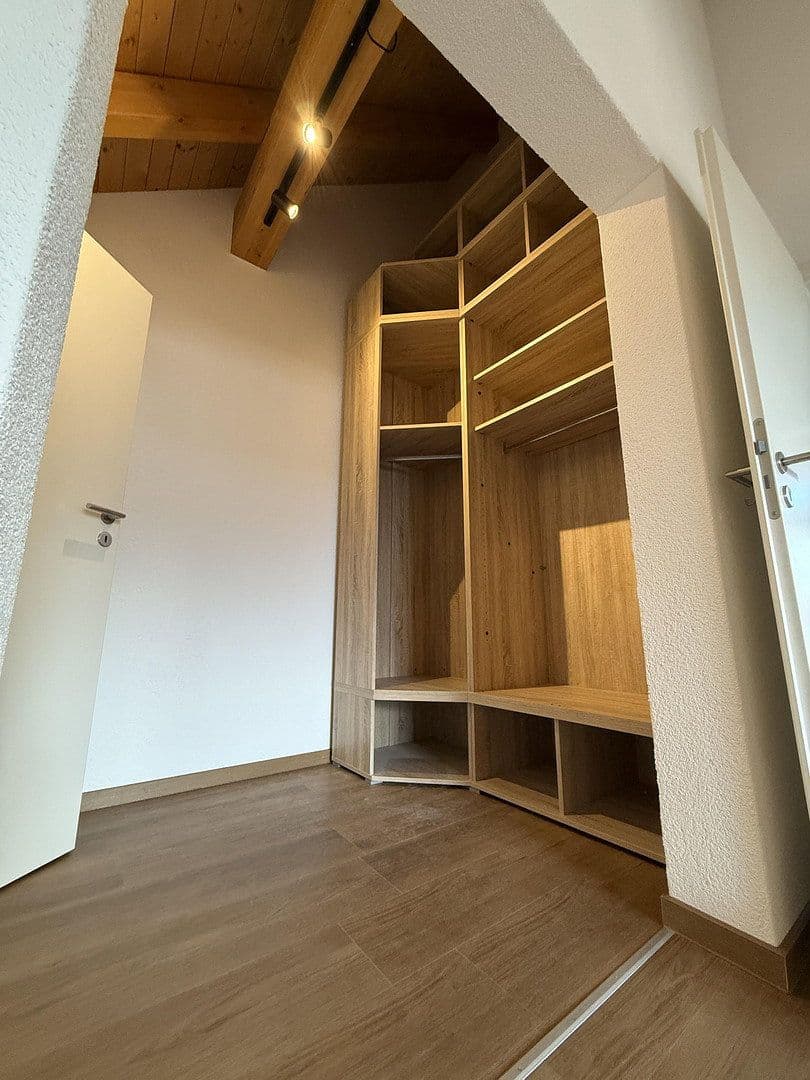 Pronájem bytu 3+1 104 m², Schillerstrasse 26, Emmingen-Liptingen, Bádensko-Württembersko Pronájem bytu 3+1 104 m², Schillerstrasse 26, Emmingen-Liptingen, Bádensko-Württembersko