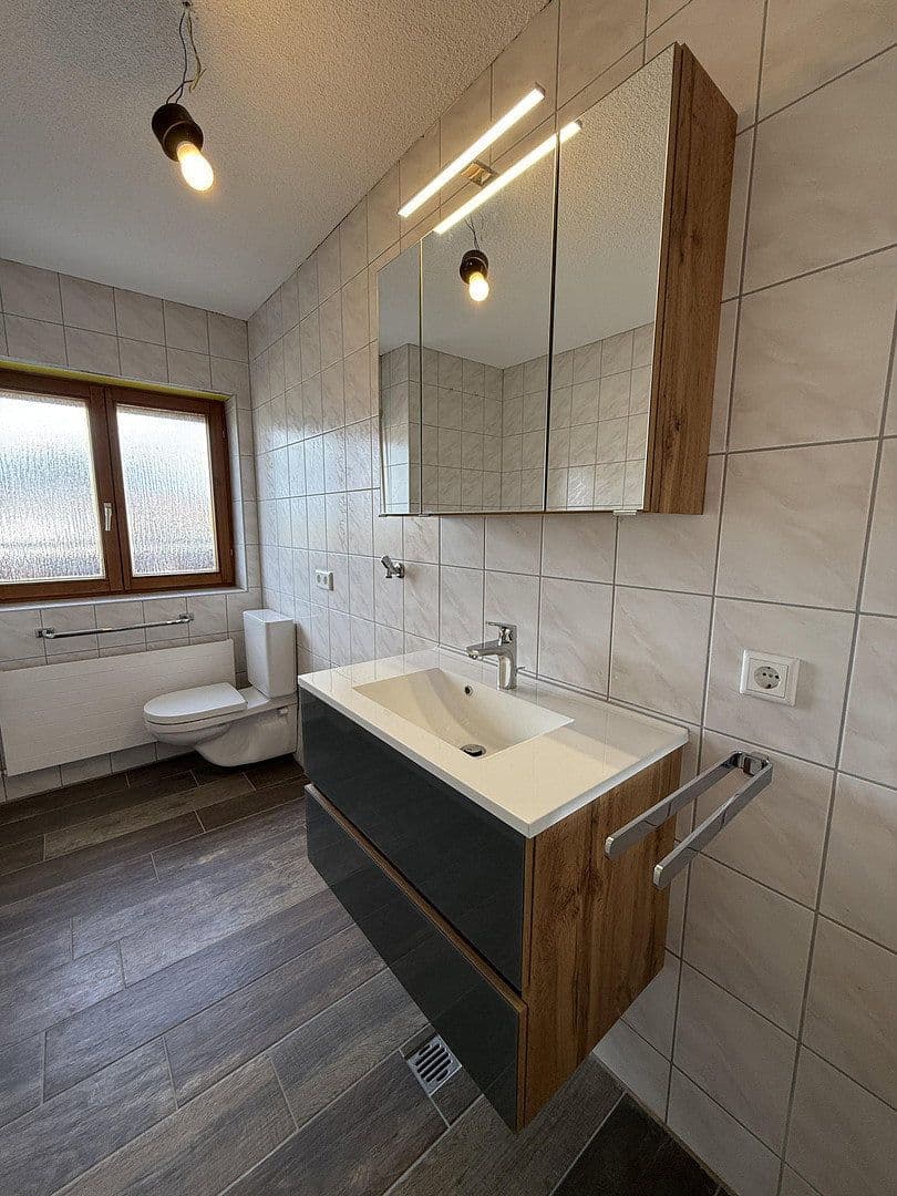 Pronájem bytu 3+1 104 m², Schillerstrasse 26, Emmingen-Liptingen, Bádensko-Württembersko Pronájem bytu 3+1 104 m², Schillerstrasse 26, Emmingen-Liptingen, Bádensko-Württembersko