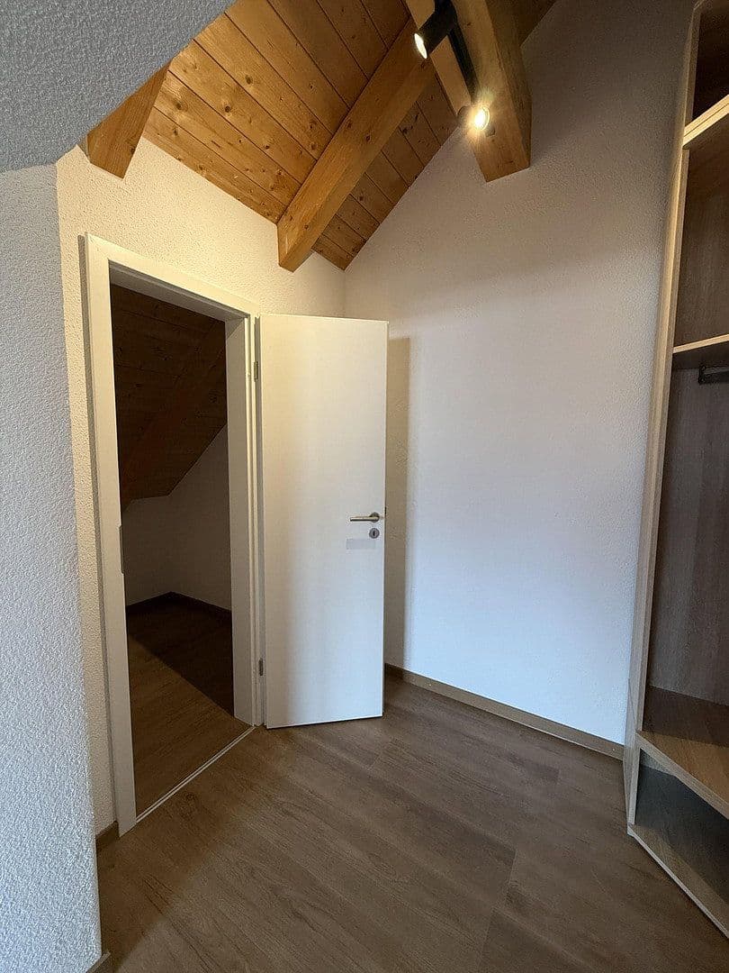 Pronájem bytu 3+1 104 m², Schillerstrasse 26, Emmingen-Liptingen, Bádensko-Württembersko Pronájem bytu 3+1 104 m², Schillerstrasse 26, Emmingen-Liptingen, Bádensko-Württembersko