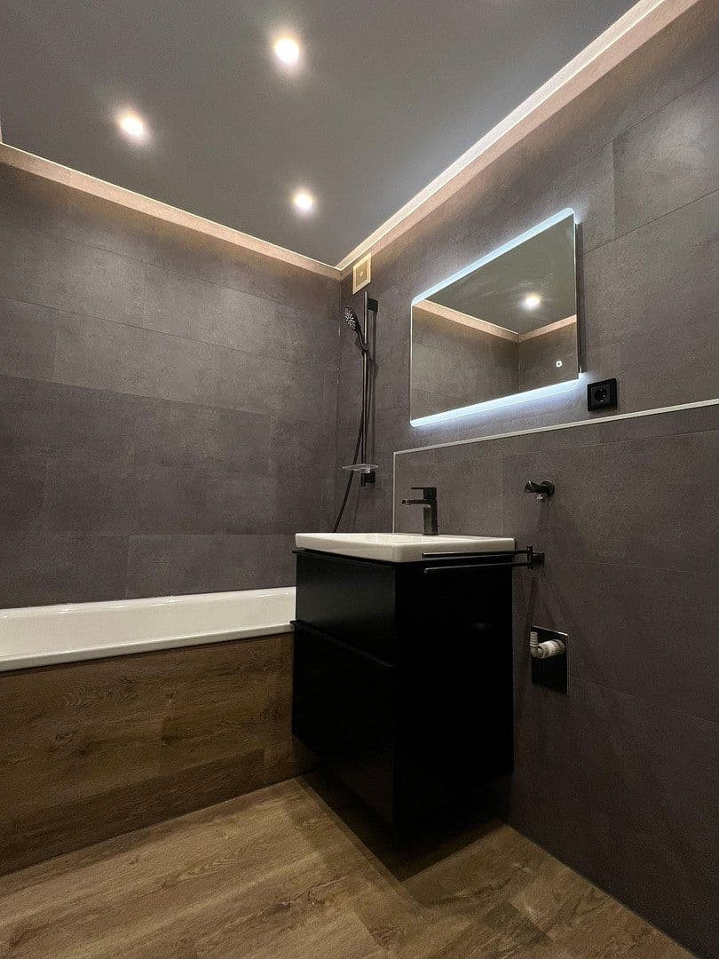 Prodej bytu 4+1 86 m², Kiefernweg 3, Freital, Sasko Prodej bytu 4+1 86 m², Kiefernweg 3, Freital, Sasko